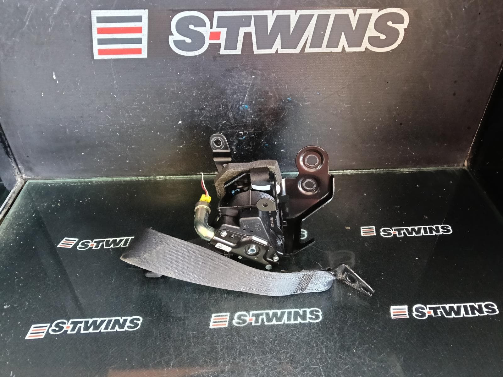 Used auto part listing image: 2020 MAZDA CX30 SEAT BELT STALK LH REAR, SEAT BELT ONLY, DM, 10/19- 0000423347