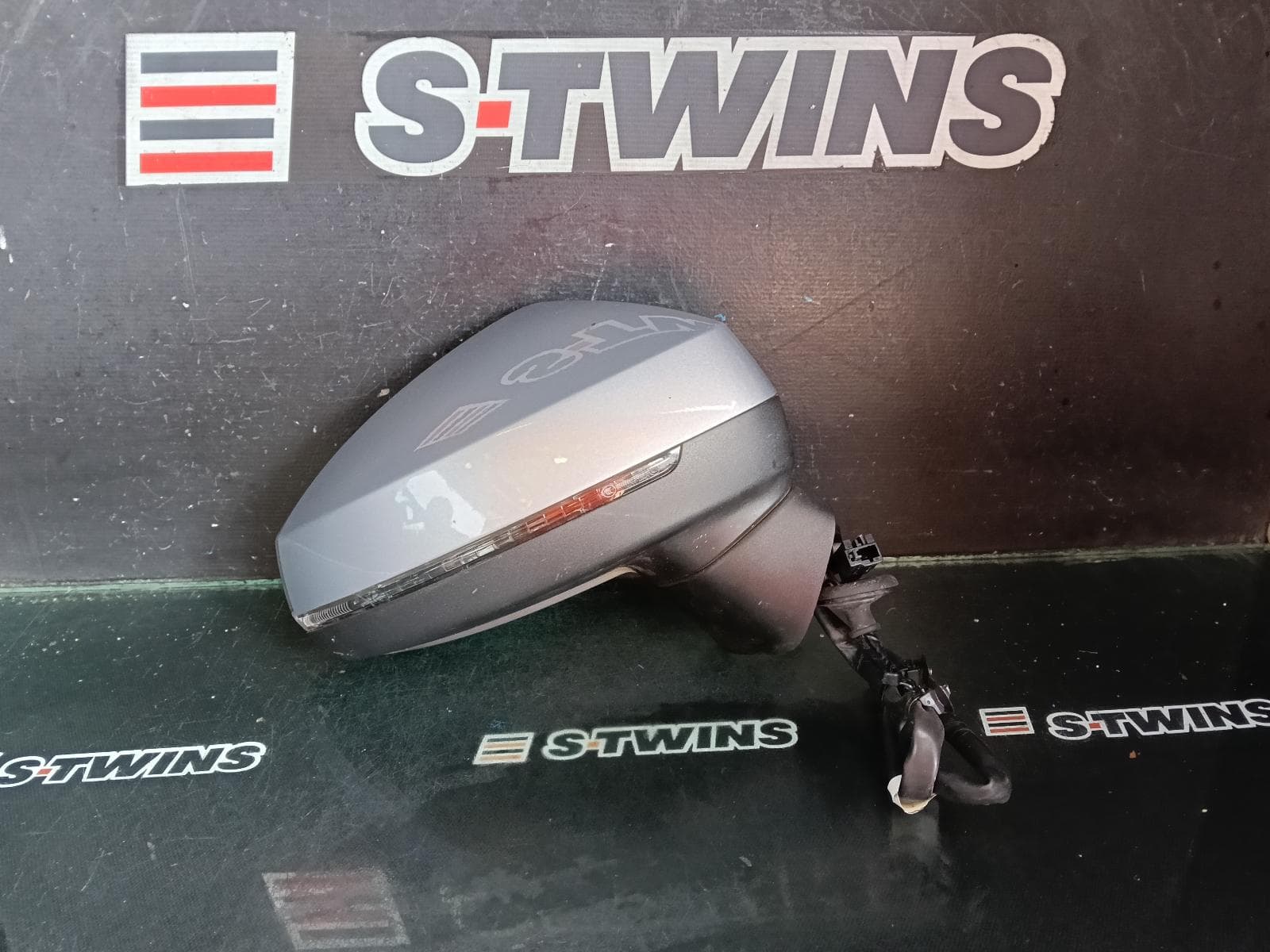Used auto part listing image: 2016 AUDI A3 RIGHT DOOR MIRROR 8V, A3, HATCH, MANUAL FOLD, NON LANE CHANGE ASSIST TYPE (6XC/7Y0), 03/13-10/20 0000423247
