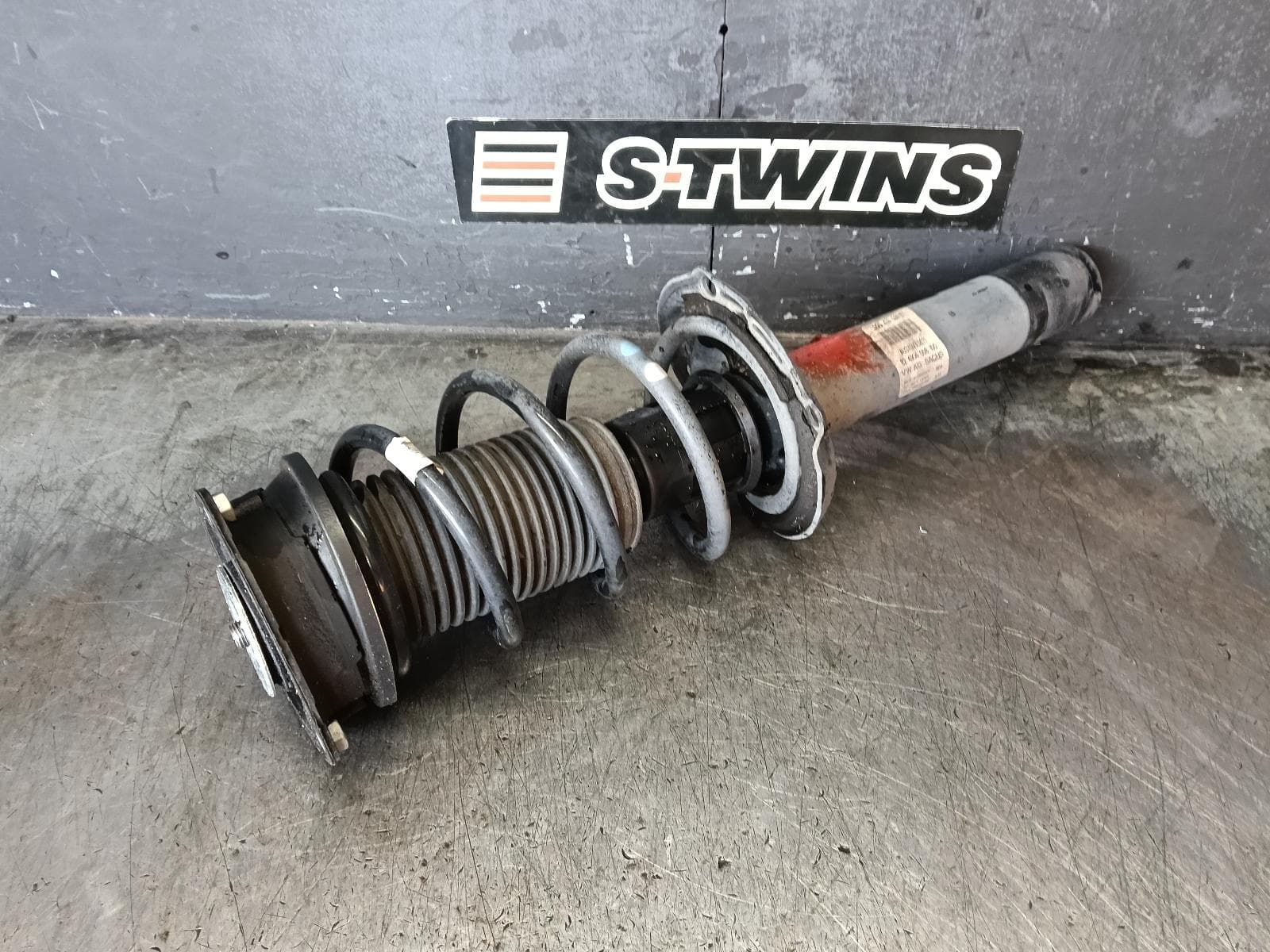 Used auto part listing image: 2016 AUDI A3 LEFT FRONT STRUT 8V, 1.8/2.0, PETROL, SPORTS TYPE, 03/13-04/16 0000423252