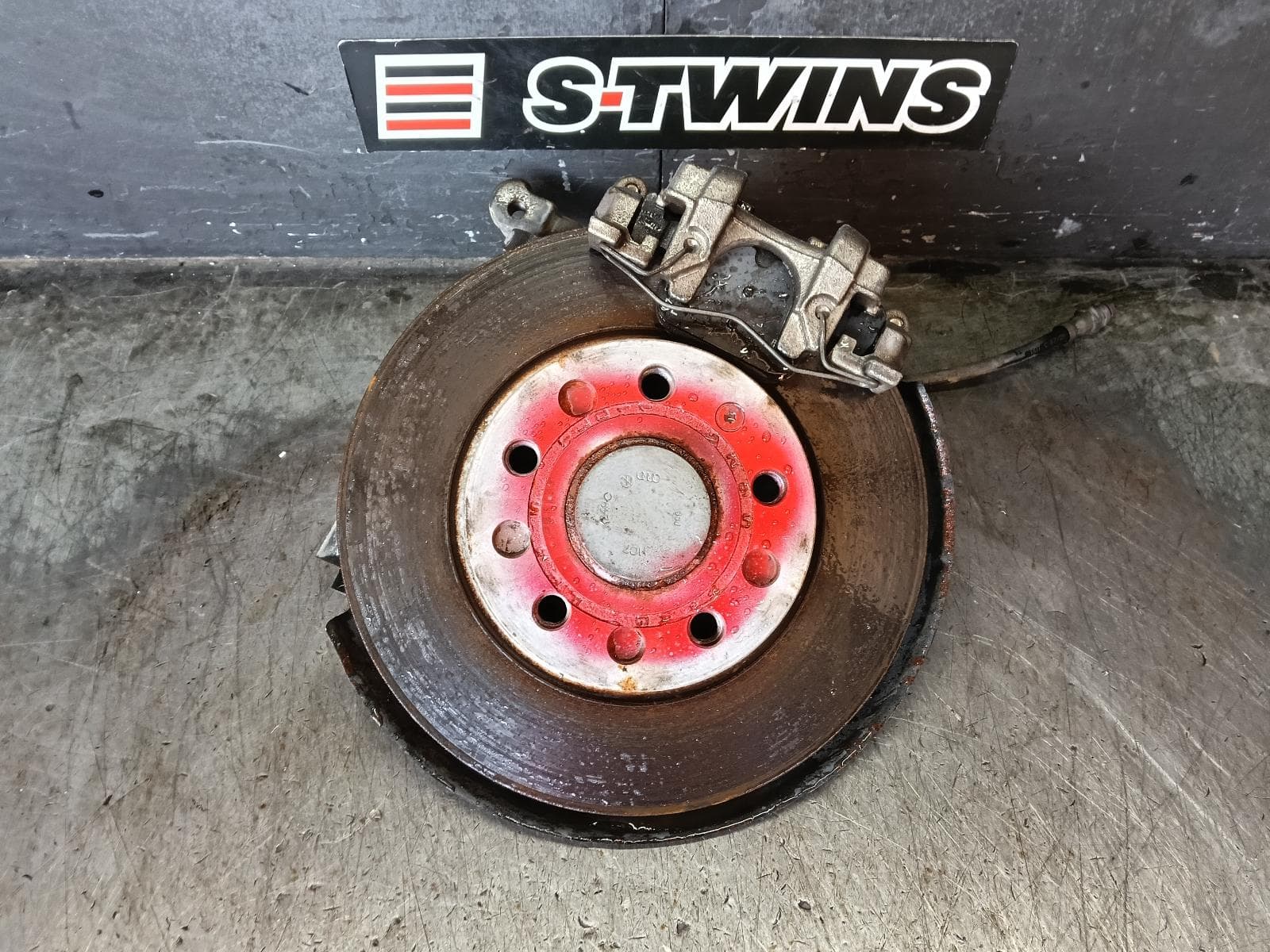 Used auto part listing image: 2016 AUDI A3 LEFT REAR HUB ASSEMBLY 8V, 2WD, 03/13-10/20 0000423254