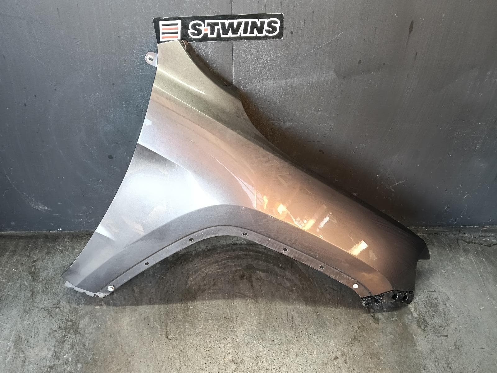 Used auto part listing image: 2014 JEEP GRANDCHEROKEE RIGHT GUARD WK, NON PAINTED FLARE, 04/13-02/22 0000423356
