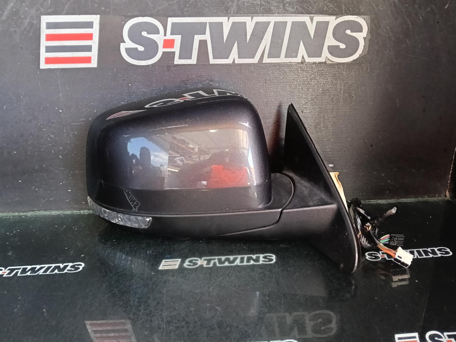 Used auto part listing image: 2014 JEEP GRANDCHEROKEE RIGHT DOOR MIRROR NON MEMORY, NON AUTO DIM, NON BLIND SPOT, NON PUDDLE, COLOUR CODED, WK, 04/13-12/16 0000423389