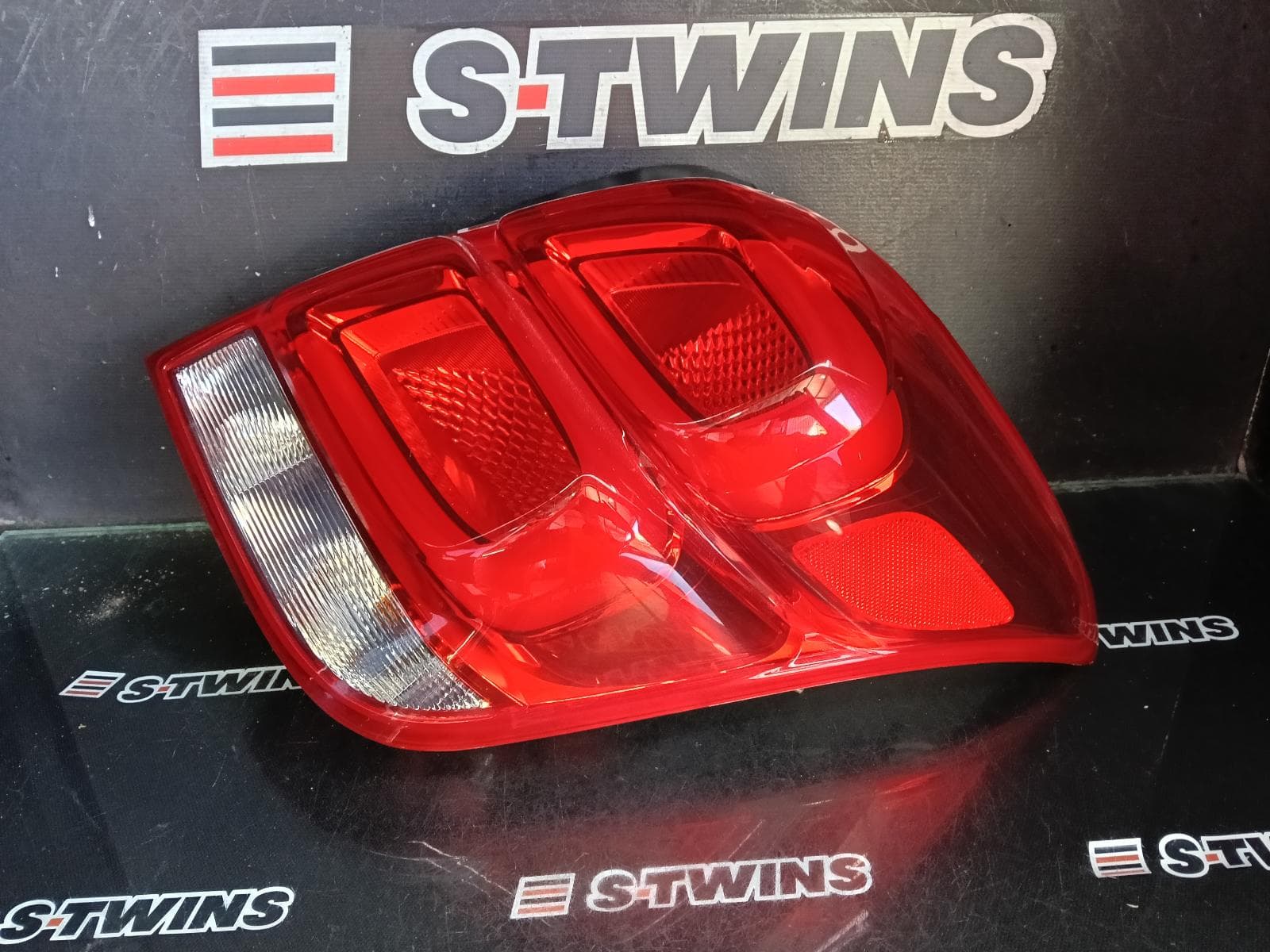 Used auto part listing image: 2018 HOLDEN TRAX RIGHT TAILLIGHT TJ, IN BODY, LED TYPE, 10/16-12/20 0000423403