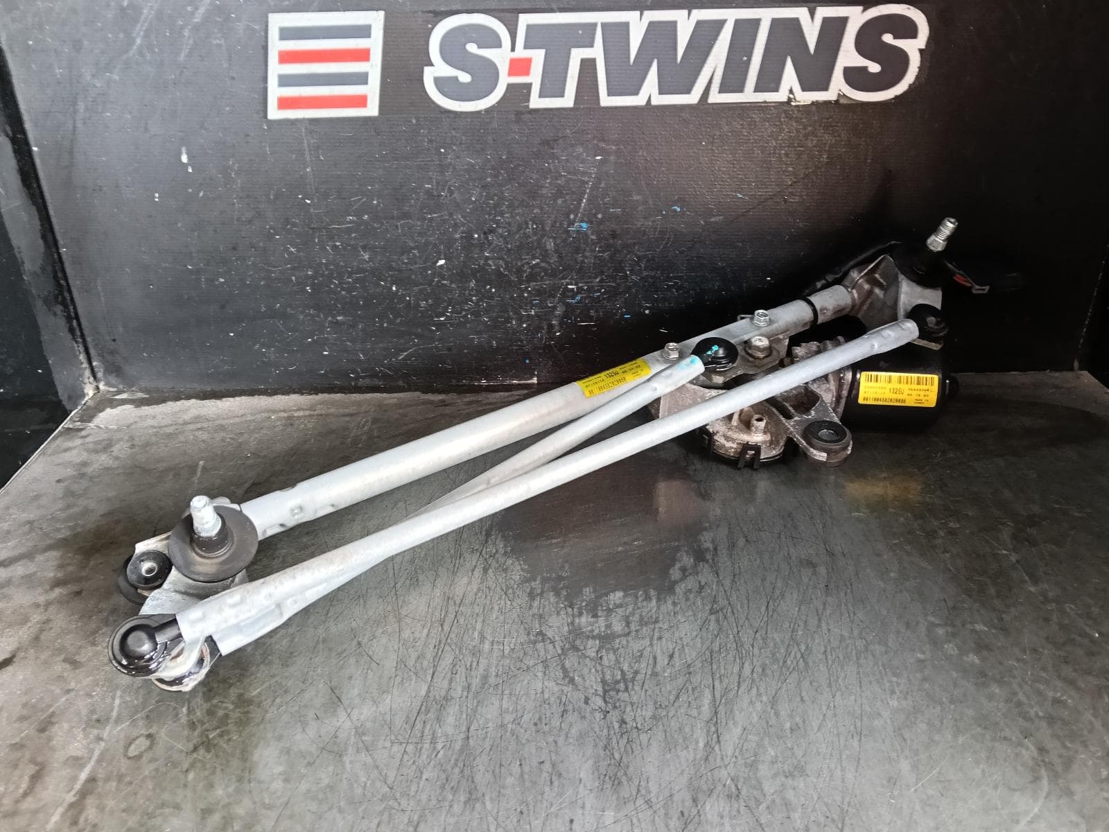 Used auto part listing image: 2014 HOLDEN CRUZE WIPER MOTOR FRONT, JH, 03/11-01/17 0000423371