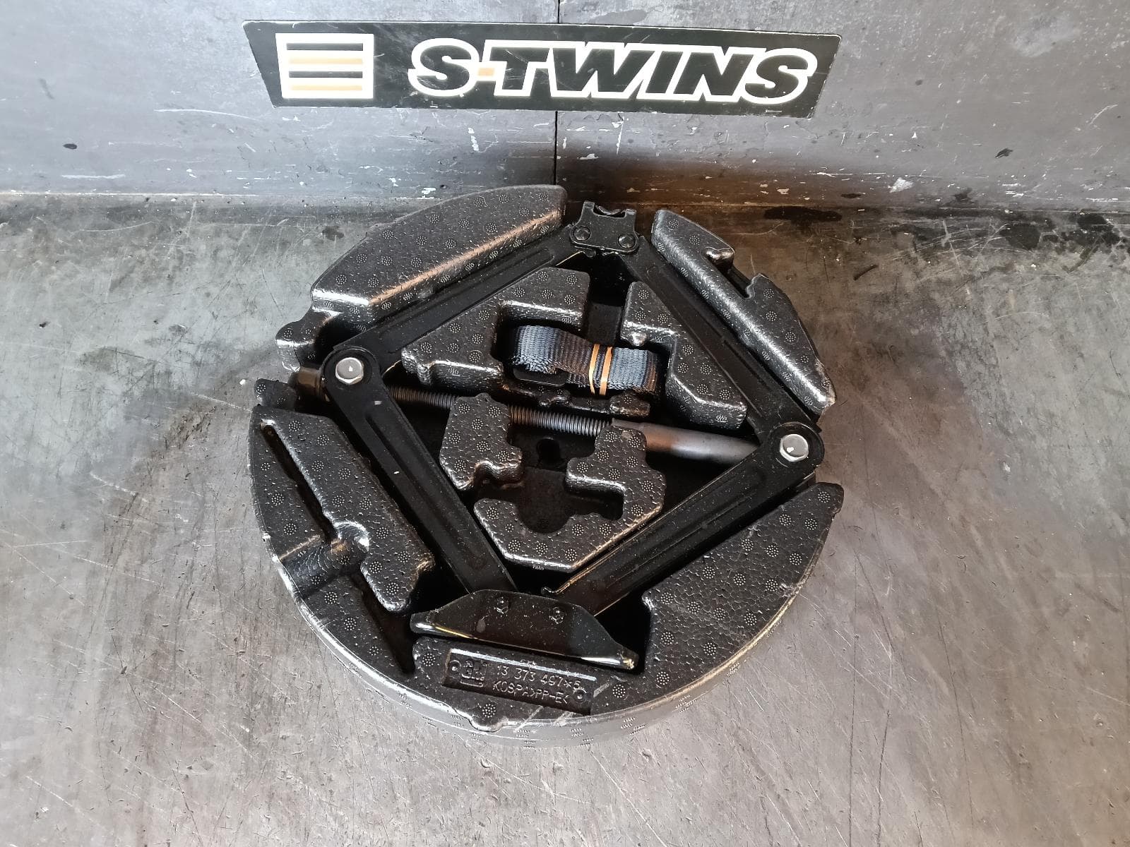 Used auto part listing image: 2014 HOLDEN CRUZE JACK TOOL KIT JH, 03/11- 0000423355