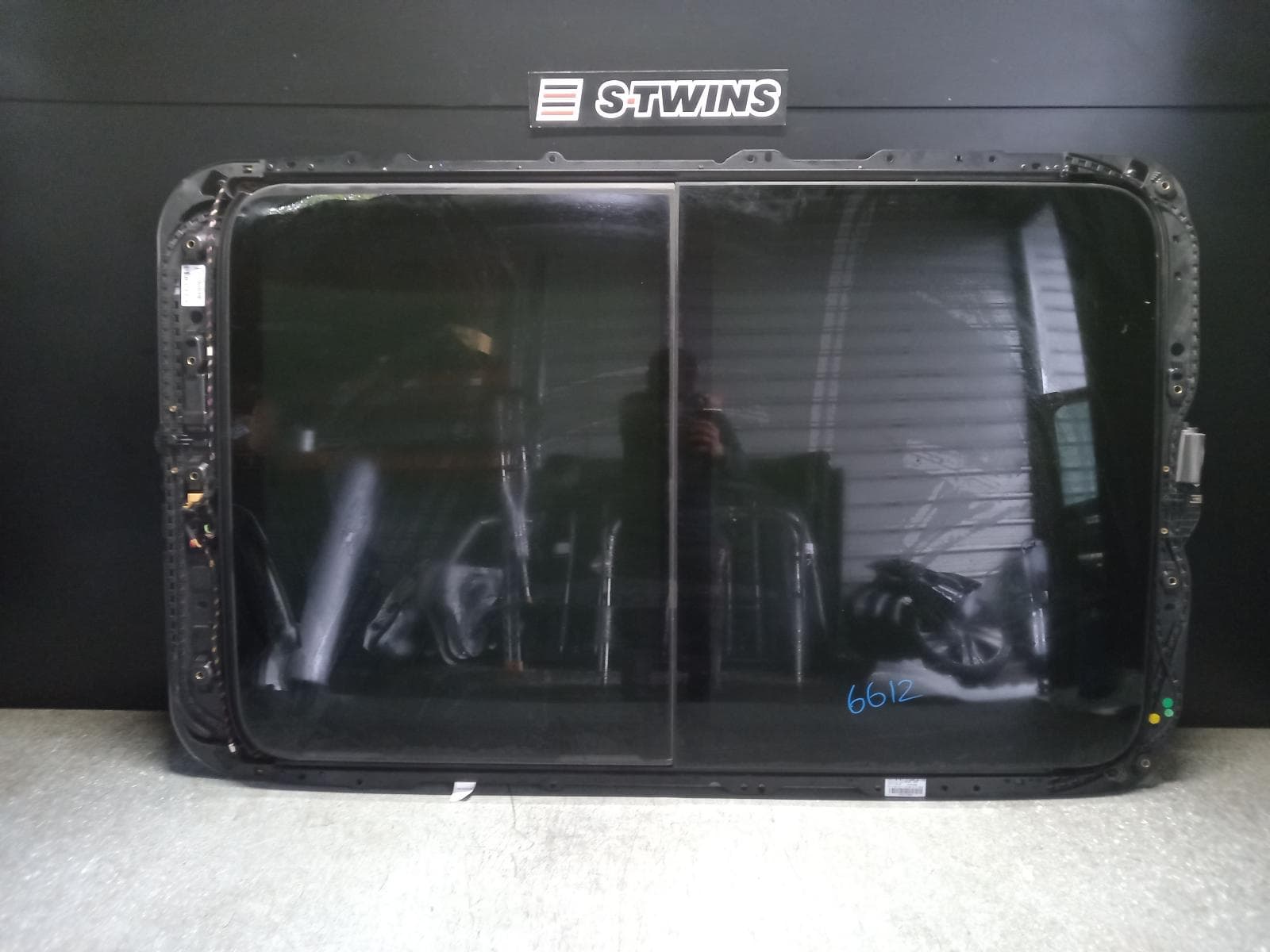 Used auto part listing image: 2017 SKODA SUPERB ROOF GLASS SUNROOF T NP, 03/16-06/24 0000283411