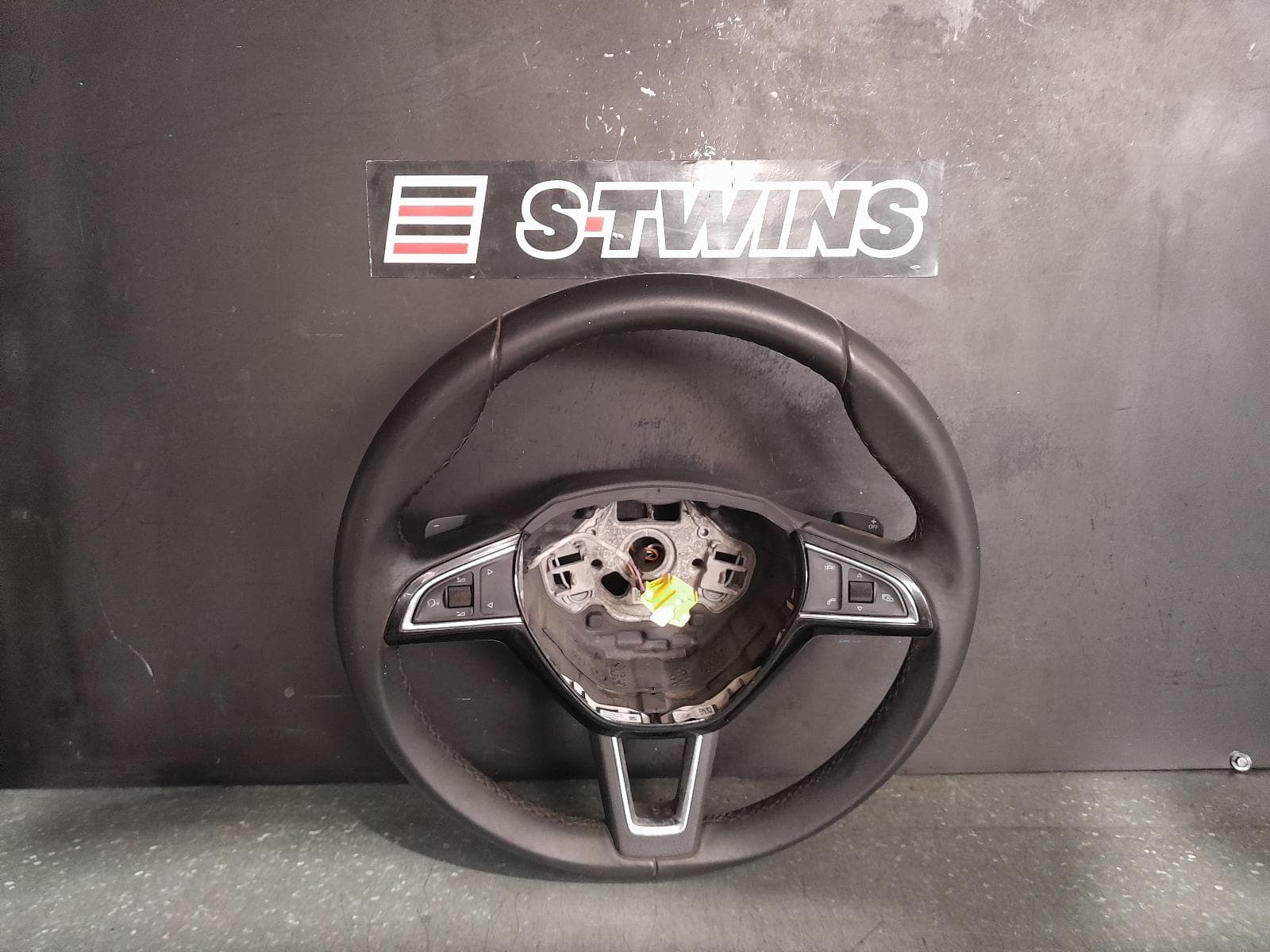 Used auto part listing image: 2016 SKODA SUPERB STEERING WHEEL NP, NON SPORTLINE, 03/16-04/19 0000343711