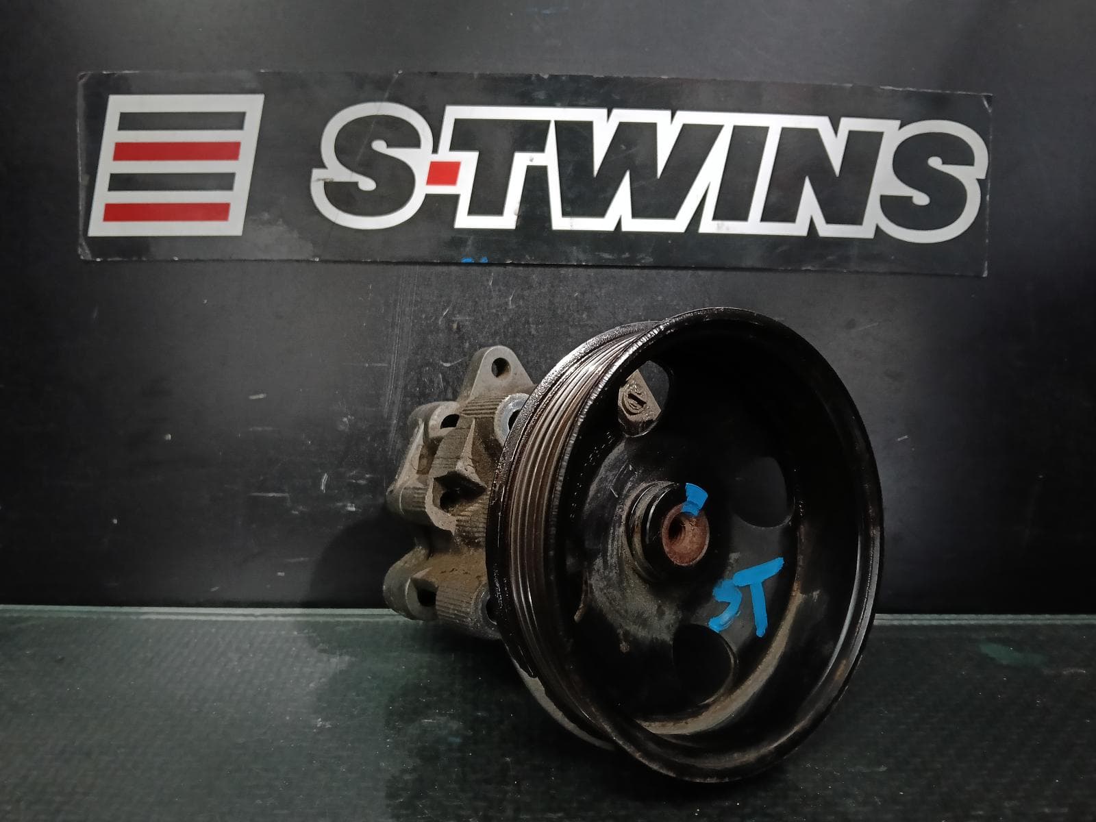 Used auto part listing image: 2012 JEEP GRANDCHEROKEE STEERING PUMP PETROL, 5.7, WK, HYDRAULIC TYPE, 10/10-02/22 0000423679