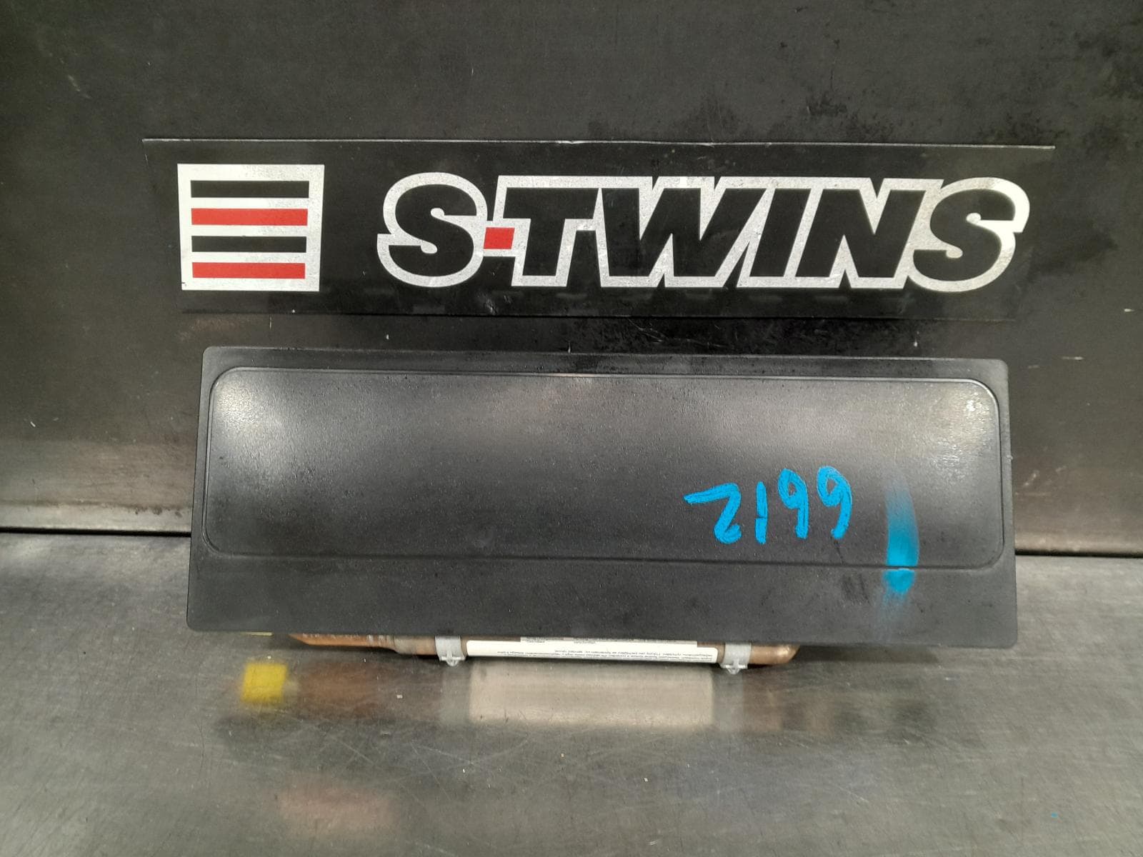 Used auto part listing image: 2017 SKODA SUPERB RIGHT AIRBAG KNEE, NP, 03/16- 0000299567