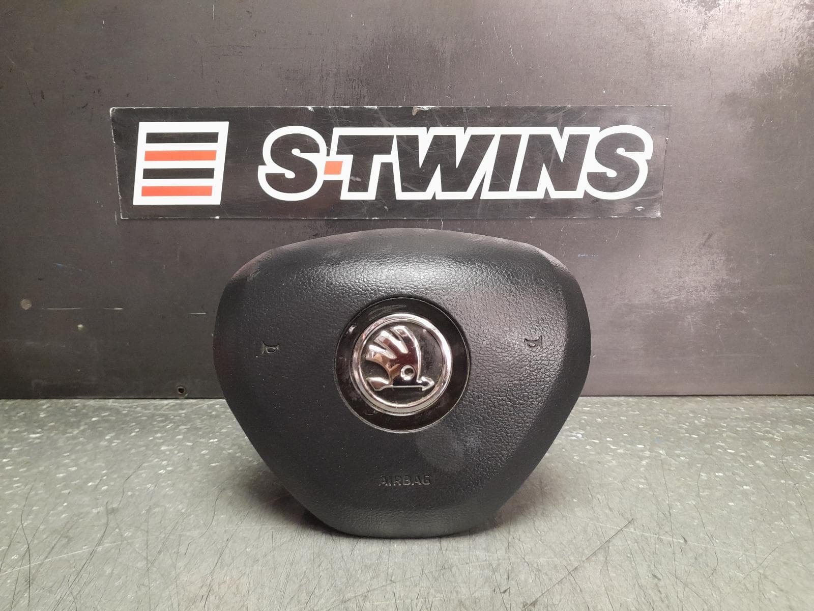Used auto part listing image: 2017 SKODA SUPERB RIGHT AIRBAG STEERING WHEEL, NP, 03/16- 0000347700