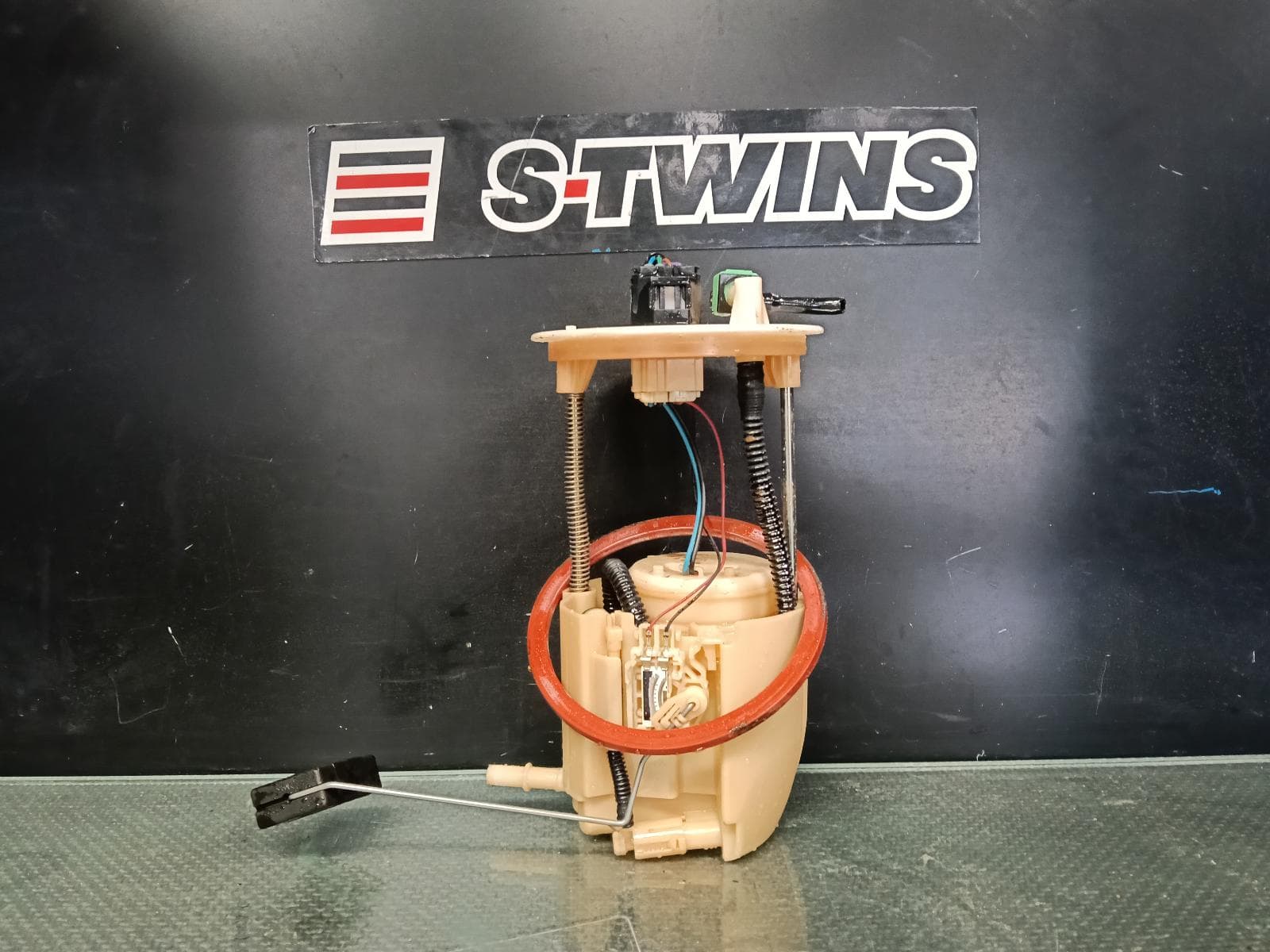 Used auto part listing image: 2018 MAZDA CX5 FUEL PUMP KF, IN TANK (PUMP & SENDER), PETROL, 2.5, AWD, 02/17- 0000423506