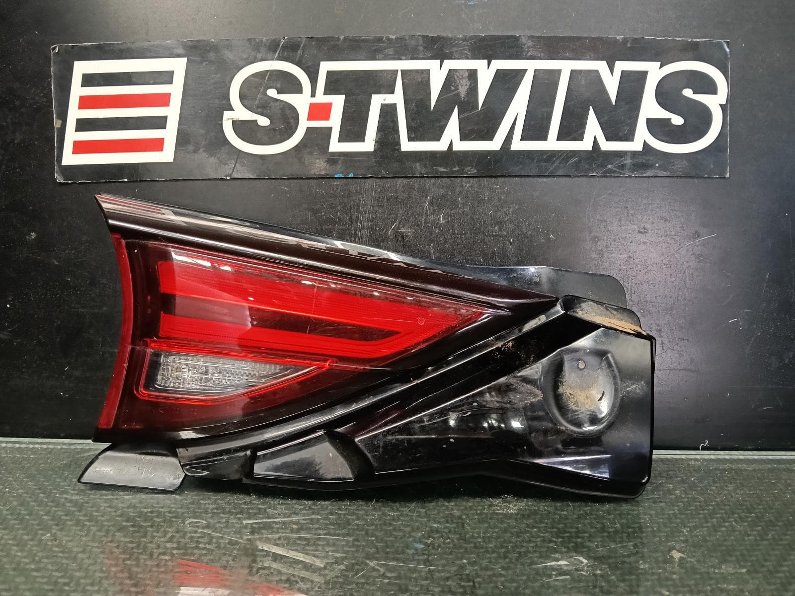 Used auto part listing image: 2018 MAZDA CX5 REAR GARNISH TAILGATE LAMP (LH SIDE), W/ LED TYPE, KF, 02/17-08/21 0000423510