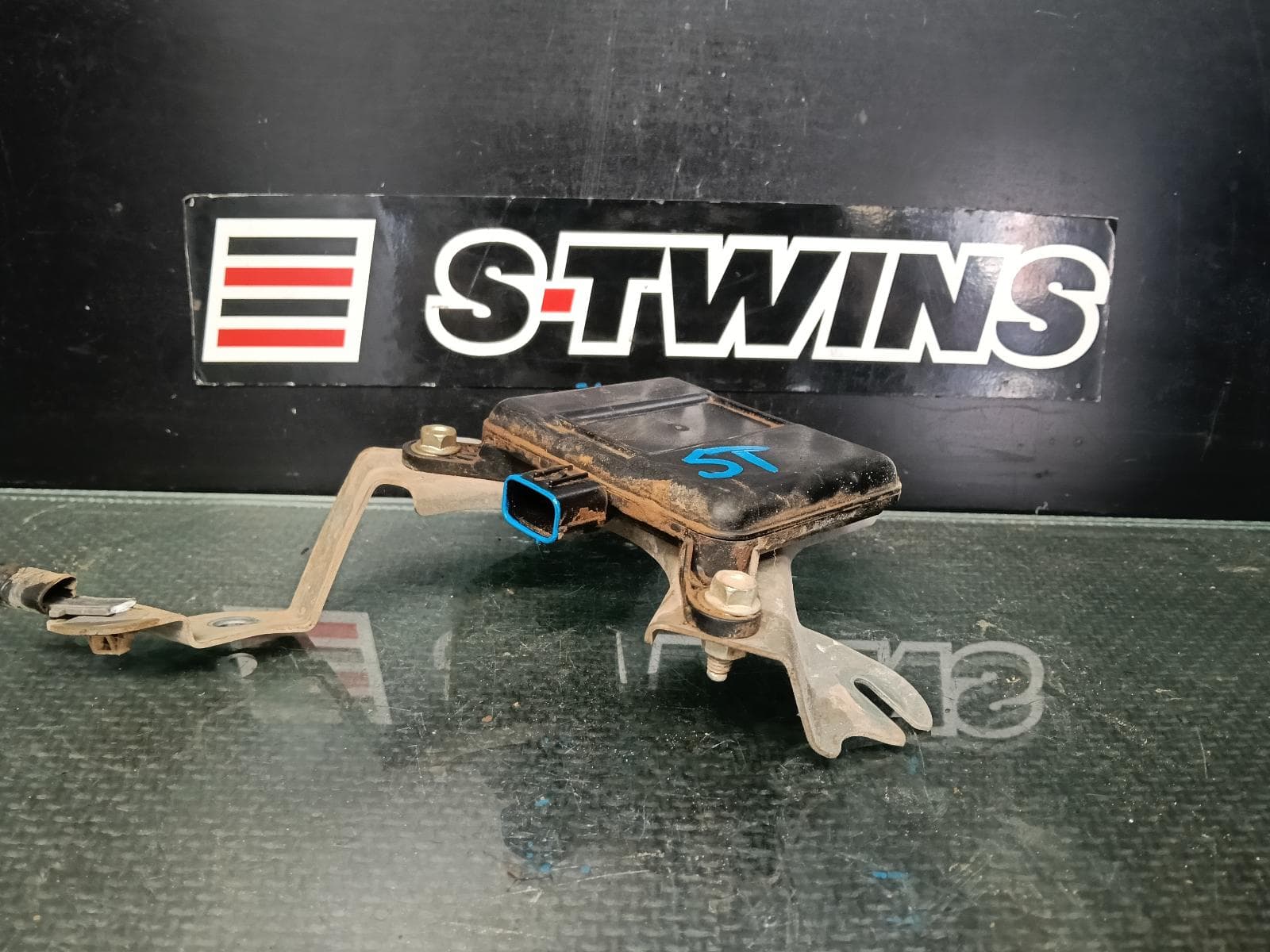 Used auto part listing image: 2018 MAZDA CX5 REVERSE CAMERA BLIND SPOT MONITOR SENSOR (RH REAR BEHIND BUMPER), KF, 02/17-08/22 0000423511