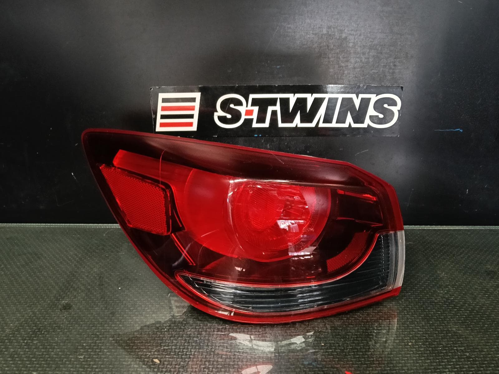 Used auto part listing image: 2025 MAZDA 2 LEFT TAILLIGHT DJ, IN BODY, HATCH, W/ LED TYPE, 11/19- 0000423594