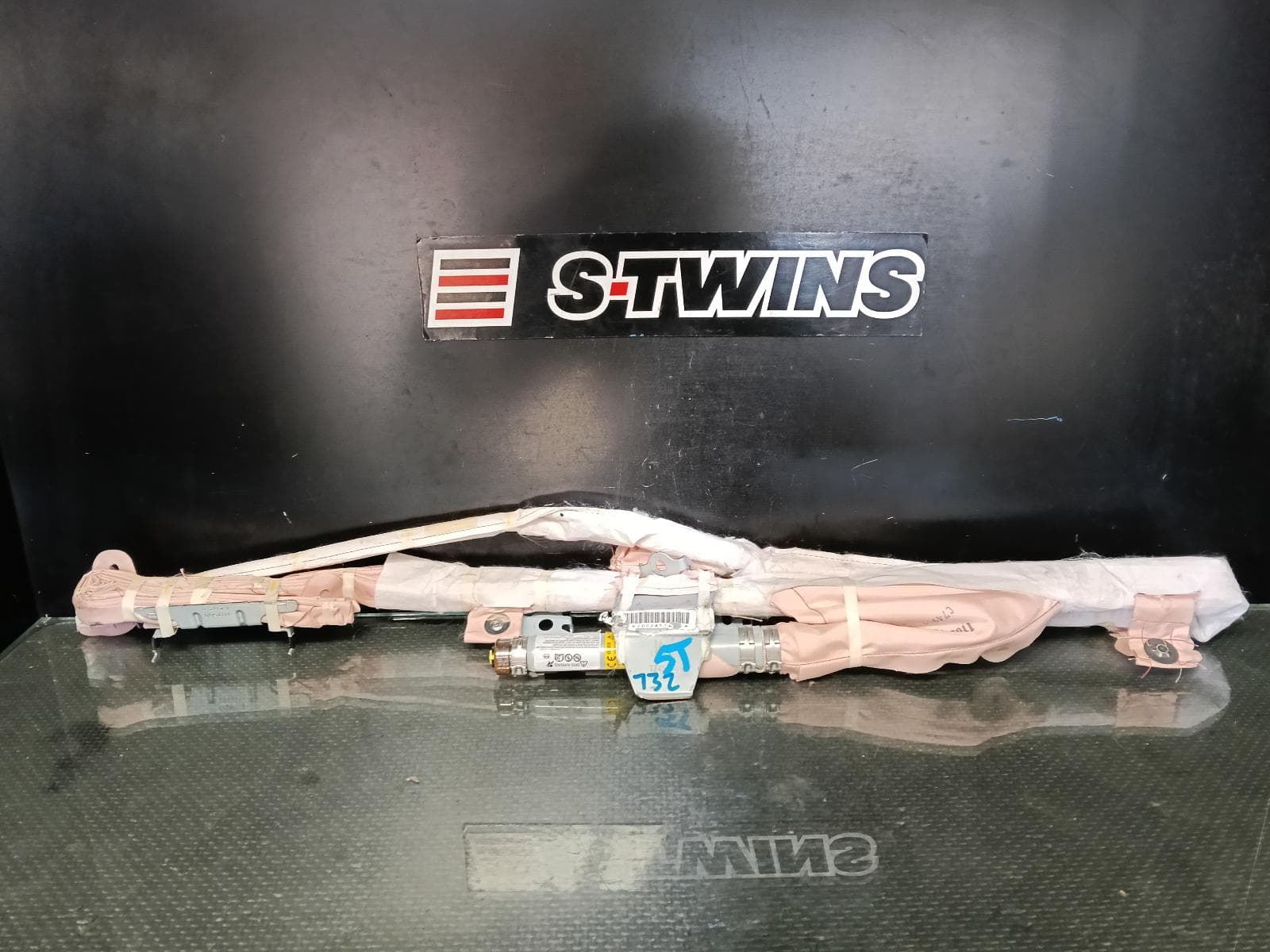 Used auto part listing image: 2025 MAZDA 2 RIGHT AIRBAG SIDE CURTAIN, DJ, HATCH, 09/14- 0000423599