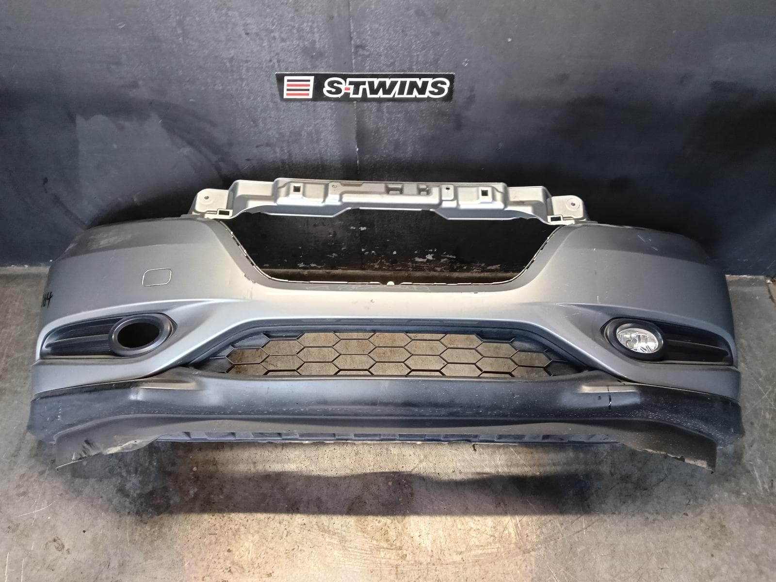 Used auto part listing image: 2018 HONDA HRV FRONT BUMPER RU, VTi/VTi-S, NON PARK SENSOR TYPE, 12/14-06/18 0000395292