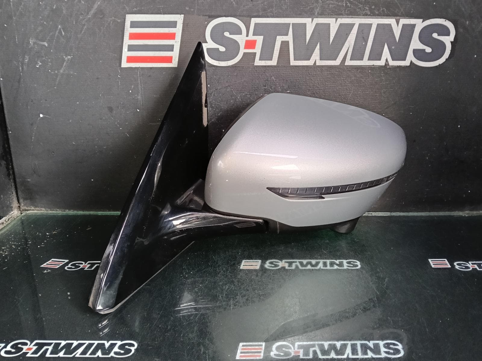 Used auto part listing image: 2019 NISSAN PATHFINDER LEFT DOOR MIRROR R52, ST, NON HEATED, NON MEMORY TYPE, 12/16-04/21 0000396840