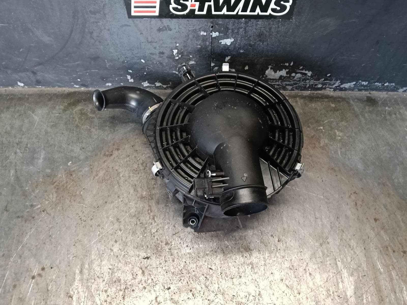 Used auto part listing image: 2014 FORD RANGER AIR CLEANER BOX PX SERIES 1-2, AIR CLEANER, DIESEL, 2.2, TURBO, P4AT, 06/11-08/18 0000404793