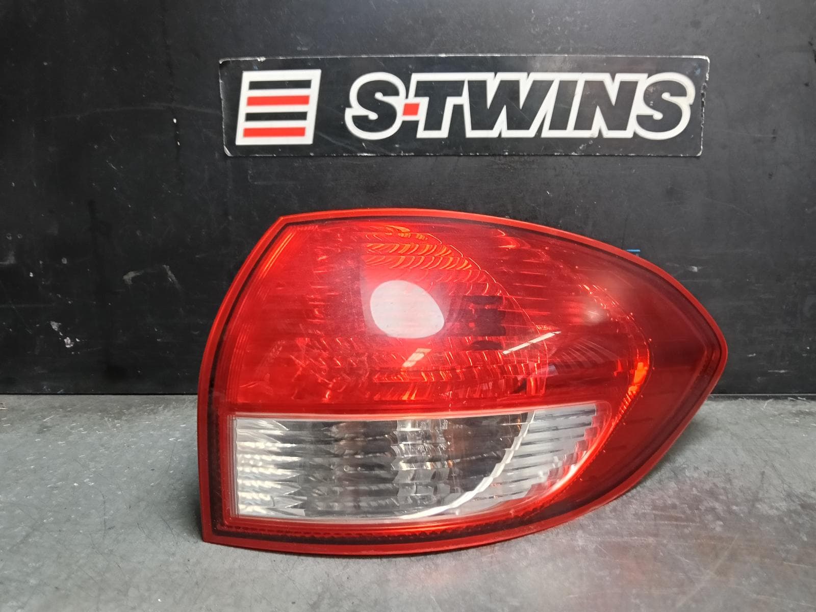 Used auto part listing image: 2012 SUBARU TRIBECA RIGHT TAILLIGHT B9, IN BODY, 12/07-01/14 0000421455