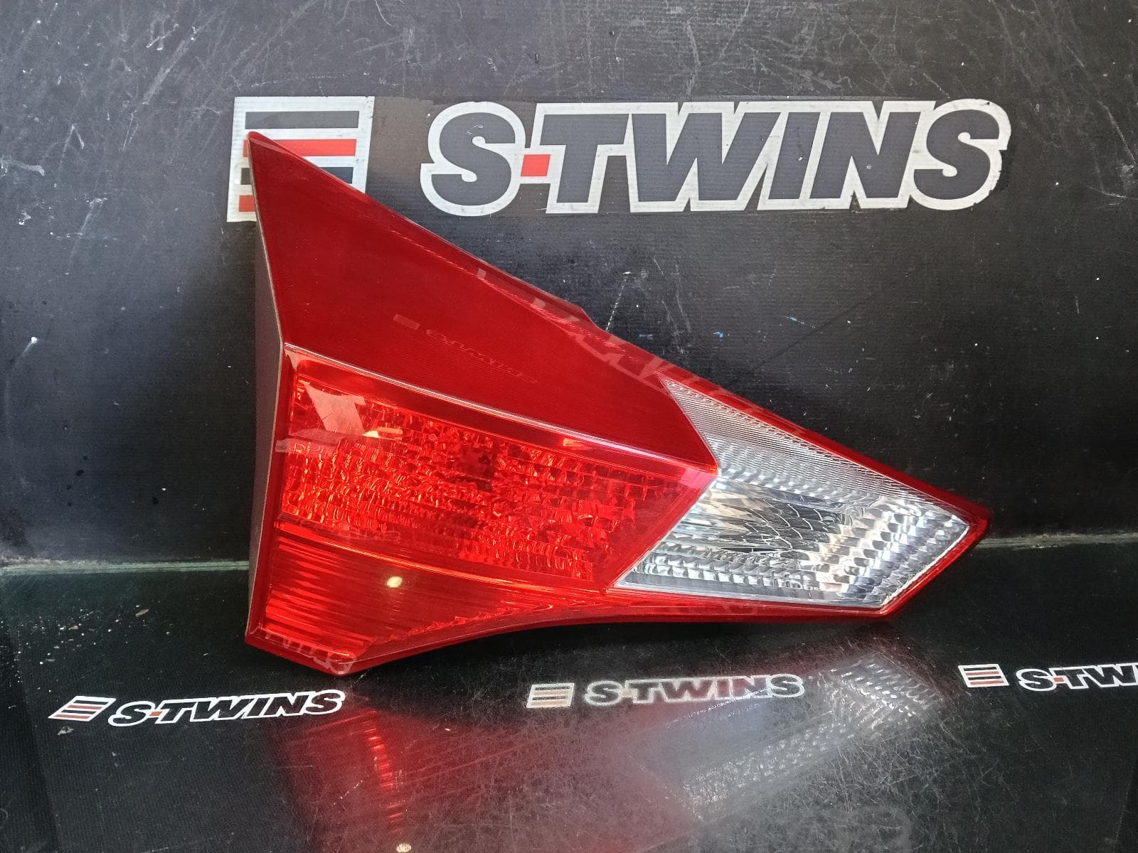 Used auto part listing image: 2015 TOYOTA RAV4 REAR GARNISH TAILGATE LAMP (LH SIDE), XA40, 12/12-09/15 0000399745
