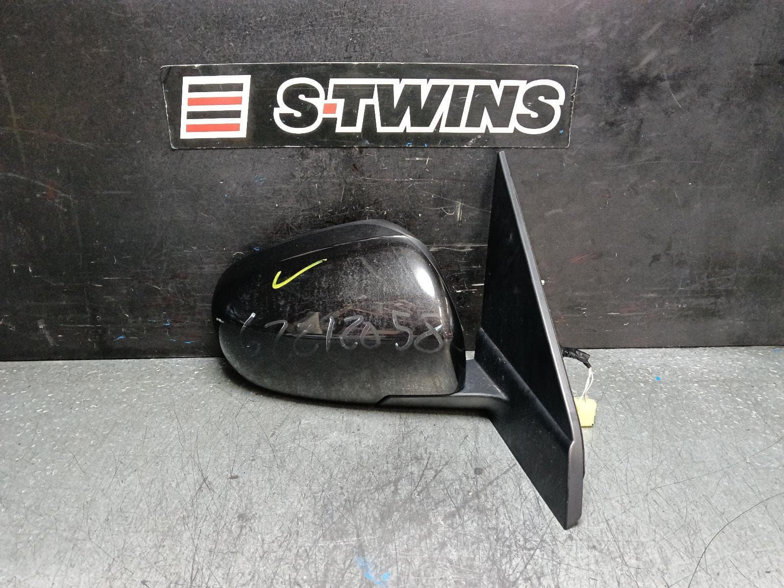 Used auto part listing image: 2023 SUZUKI VITARA RIGHT DOOR MIRROR VITARA, LY (VIN TSM), NON POWER FOLD, NON INDICATOR, NON HEATED TYPE, HIGH GLOSS BLACK, 06/15- 0000398070