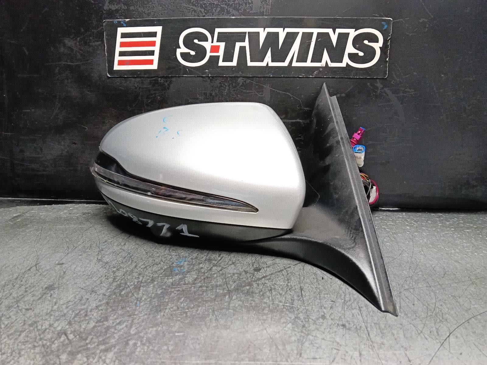 Used auto part listing image: 2017 MERCEDES C CLASS RIGHT DOOR MIRROR W205/S205, SEDAN/WAGON, NON AMG, W/ CAMERA, MEMORY TYPE, COLOR CODED, 05/16-09/21 0000404037