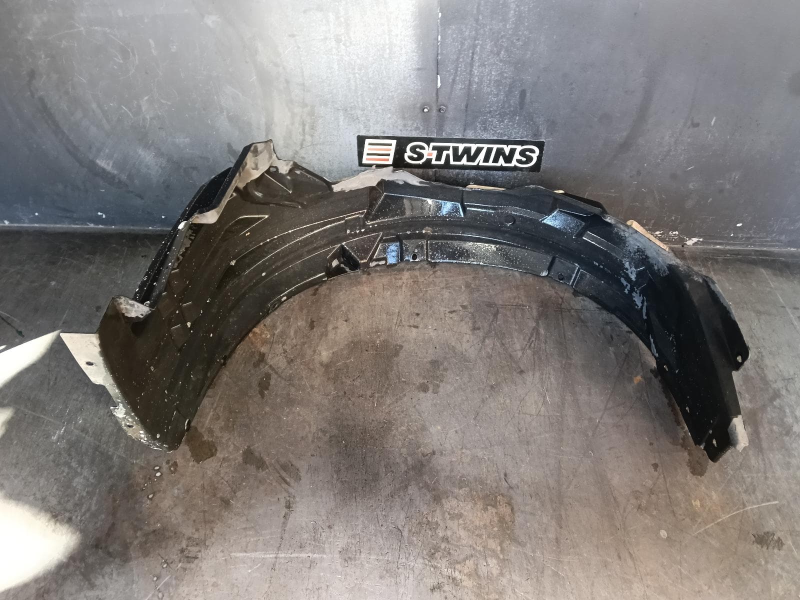 Used auto part listing image: 2014 MITSUBISHI OUTLANDER RIGHT GUARD LINER ZJ-ZL, FRONT, 10/13-07/21 0000395838