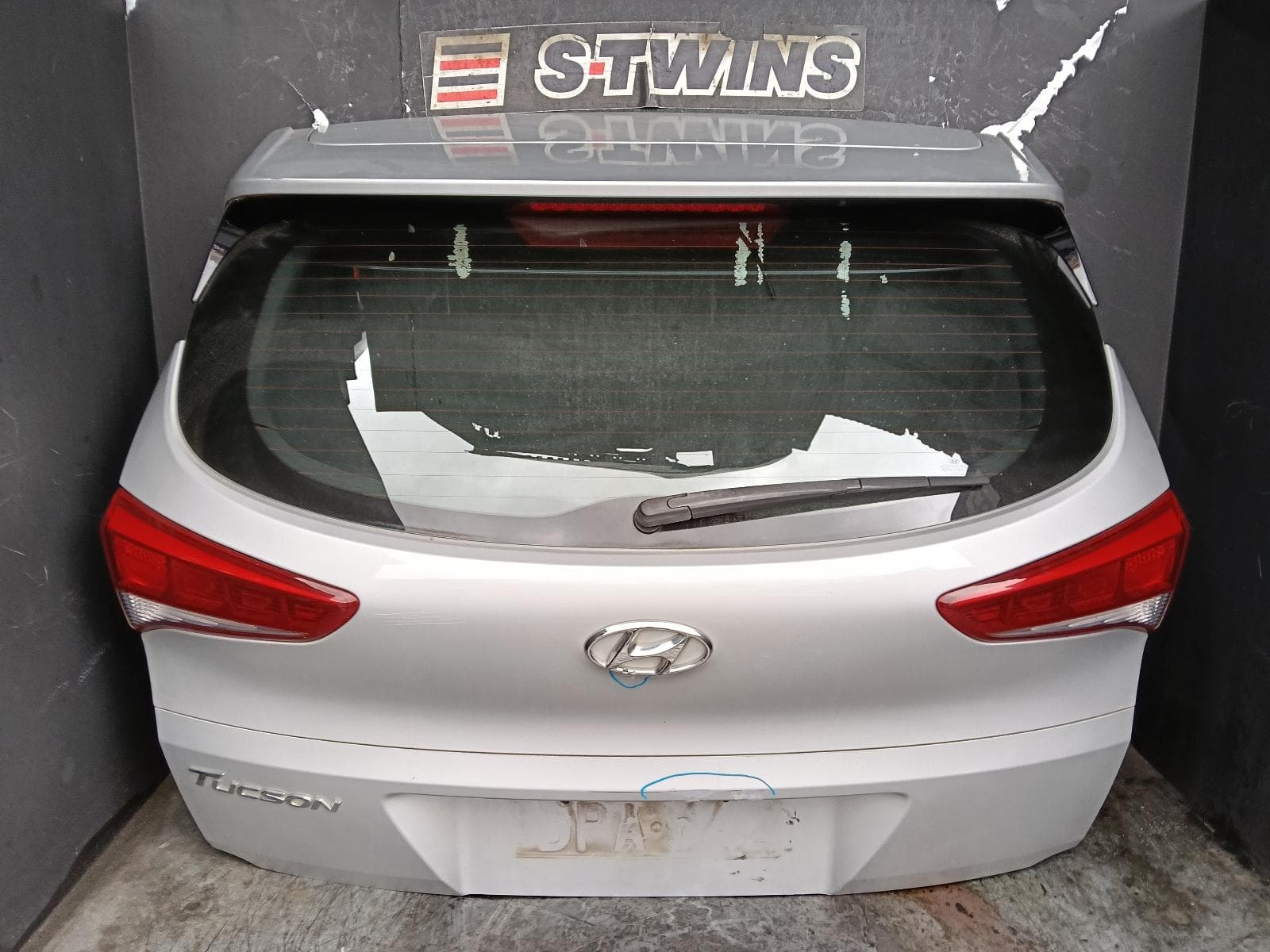 Used auto part listing image: 2017 HYUNDAI TUCSON BOOTLID TAILGATE TAILGATE, TL, KOREAN BUILT (VIN KMHJ), NON POWER OPERATED TYPE, 06/15-06/18 0000396270
