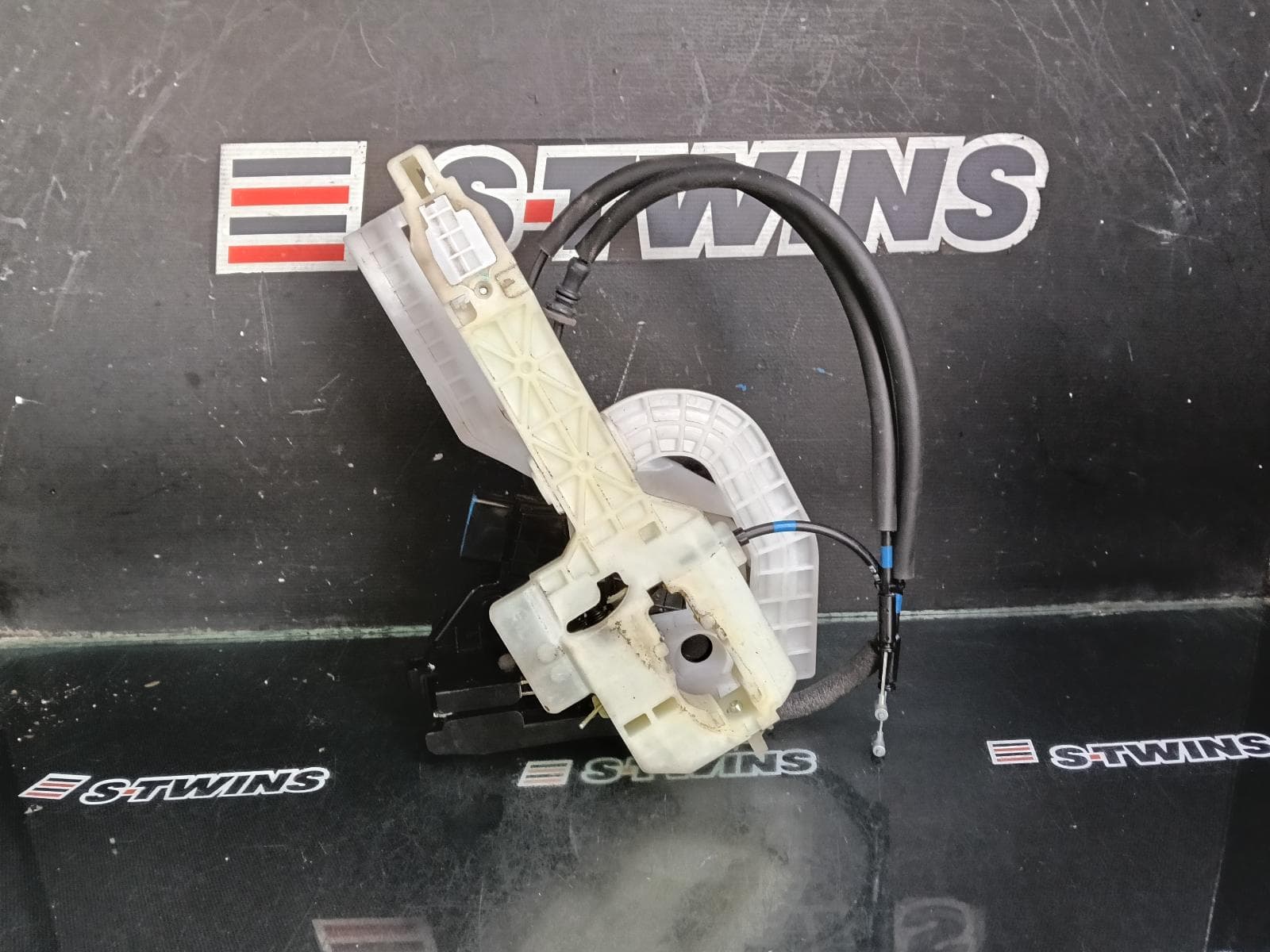 Used auto part listing image: 2017 HYUNDAI TUCSON DOOR BOOT GATE LOCK LEFT REAR DOOR LOCK, VIN KMH, TL, 06/15-01/21 0000396447