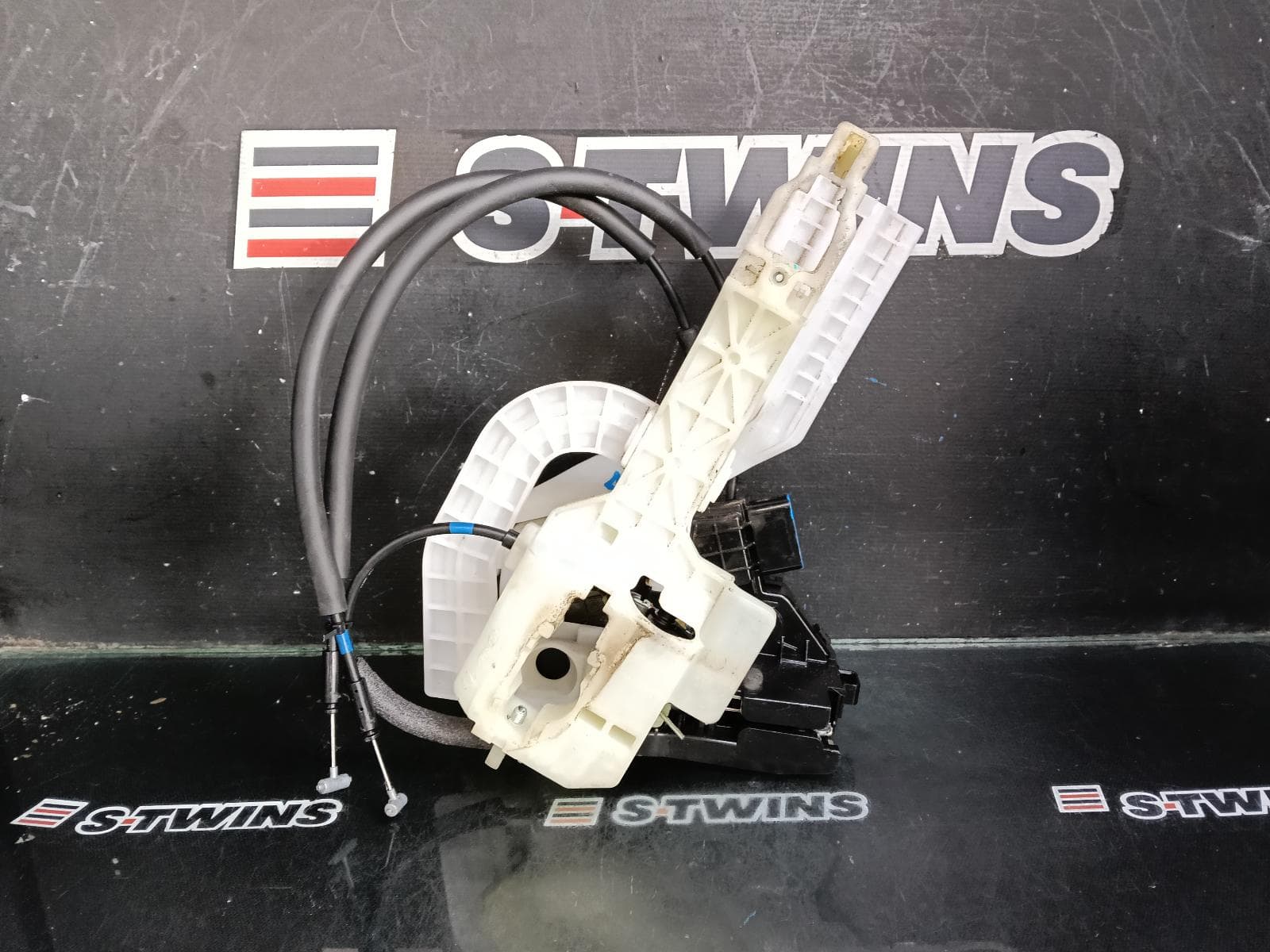 Used auto part listing image: 2017 HYUNDAI TUCSON DOOR BOOT GATE LOCK RIGHT REAR DOOR LOCK, VIN KMH, TL, 06/15-01/21 0000396449