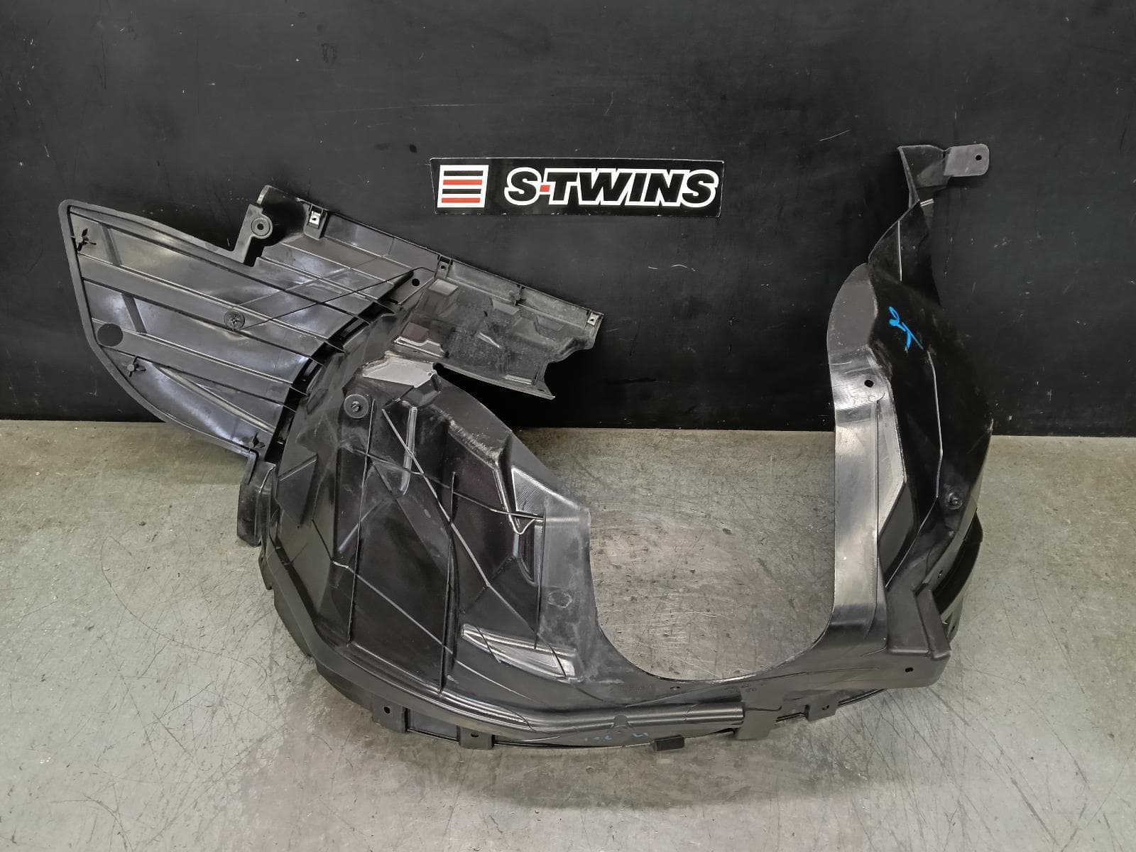 Used auto part listing image: 2023 SUZUKI VITARA LEFT GUARD LINER VITARA, LY (VIN TSM), FRONT, 06/15- 0000398073