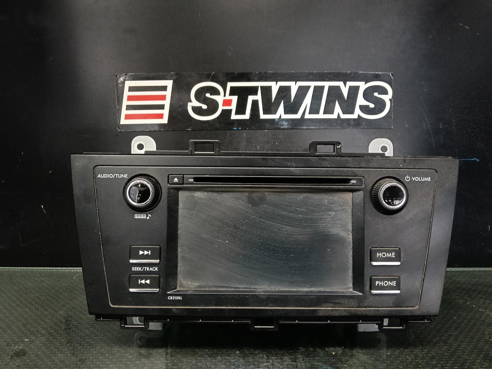Used auto part listing image: 2016 SUBARU OUTBACK HEAD UNIT, 6.2IN NON SAT NAV TYPE, P/N ON FACE CB215KL, 6TH GEN, 08/14-12/17 0000423529