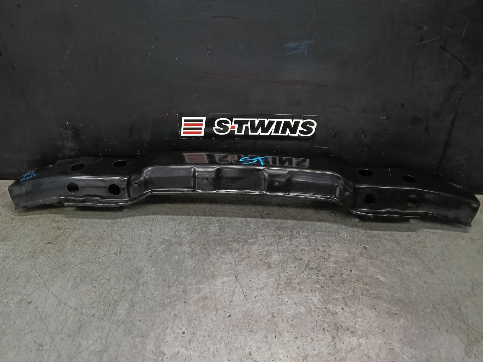 Used auto part listing image: 2011 ISUZU DMAX F BAR REINFORC BRACK MAIN REINFORCEMENT, RA, 10/08-05/12 0000406332