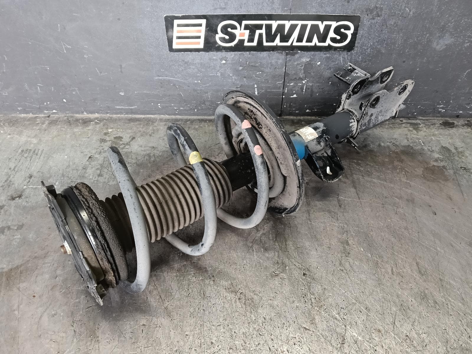 Used auto part listing image: 2013 NISSAN MURANO RIGHT FRONT STRUT Z51, 12/08-02/15 0000423464
