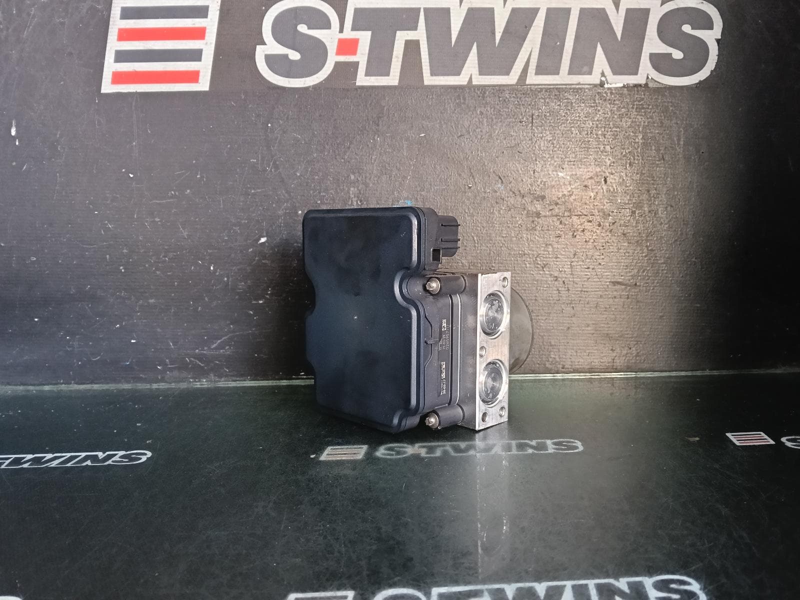 Used auto part listing image: 2025 TOYOTA COROLLA ABS PUMP MODULATOR ZWE211R, HYBRID, P/N 4405012D90, 07/18- 0000423575