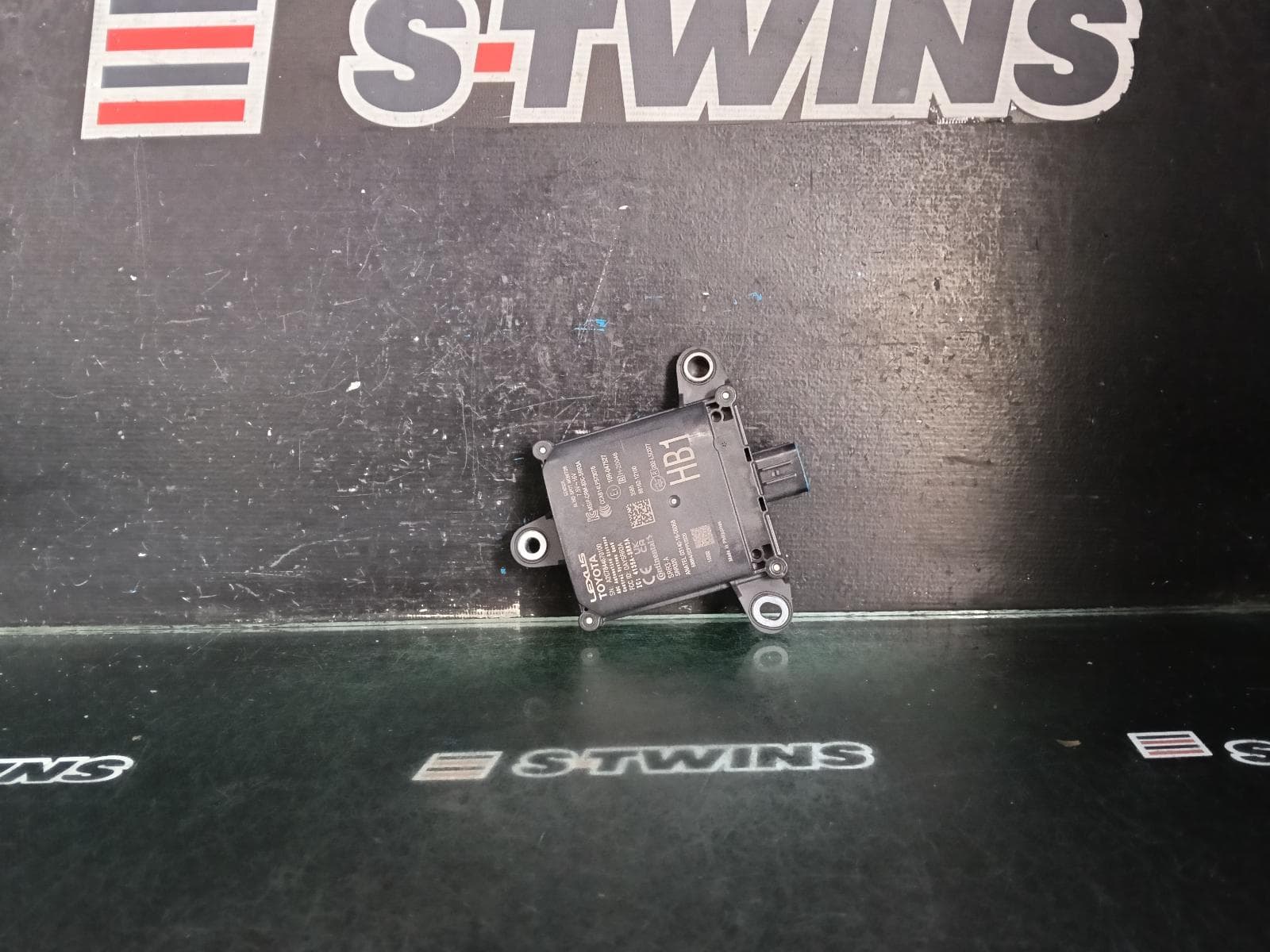 Used auto part listing image: 2025 TOYOTA COROLLA REVERSE CAMERA BLIND SPOT MONITOR SENSOR (RH REAR BEHIND BUMPER), HATCH, E210, 09/22- 0000423569
