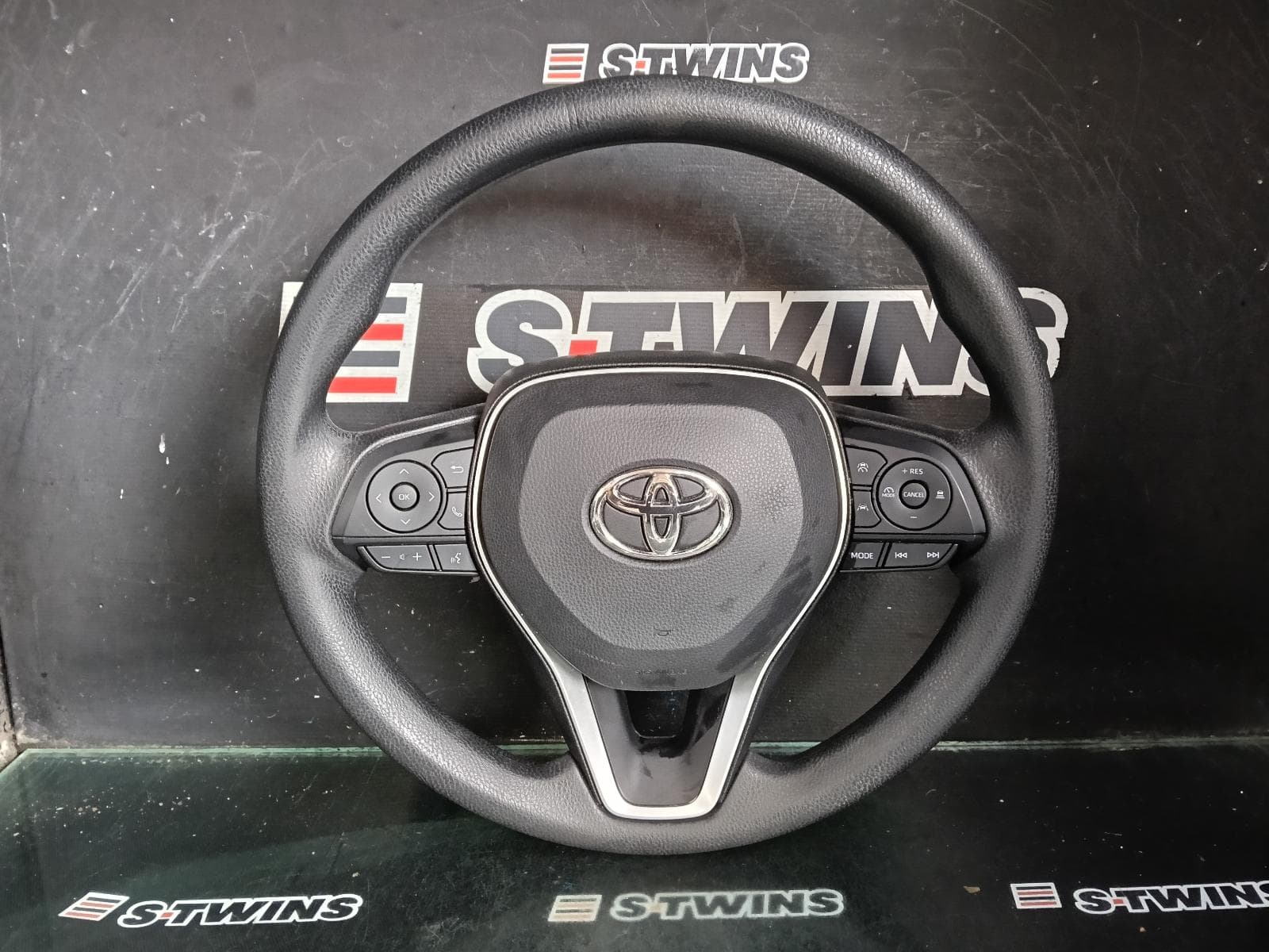 Used auto part listing image: 2025 TOYOTA COROLLA STEERING WHEEL VINYL, E210, 07/18- 0000423562