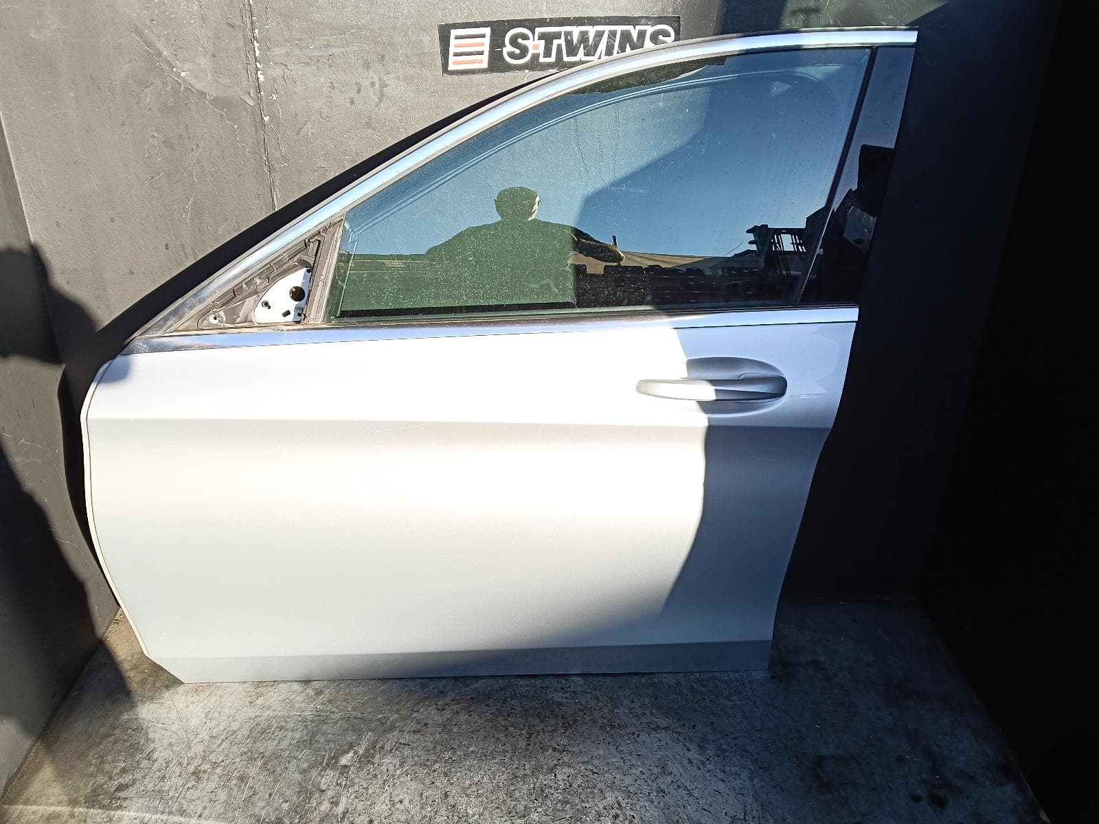 Used auto part listing image: 2014 MERCEDES C CLASS LEFT FRONT DOOR W205/S205, SEDAN/WAGON, 06/14-09/21 0000421550