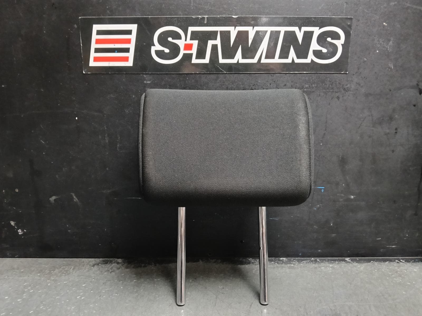 Used auto part listing image: 2021 MITSUBISHI OUTLANDER HEADREST RH REAR 2ND ROW, CLOTH, ZK-ZL, 01/15-07/21 0000423553