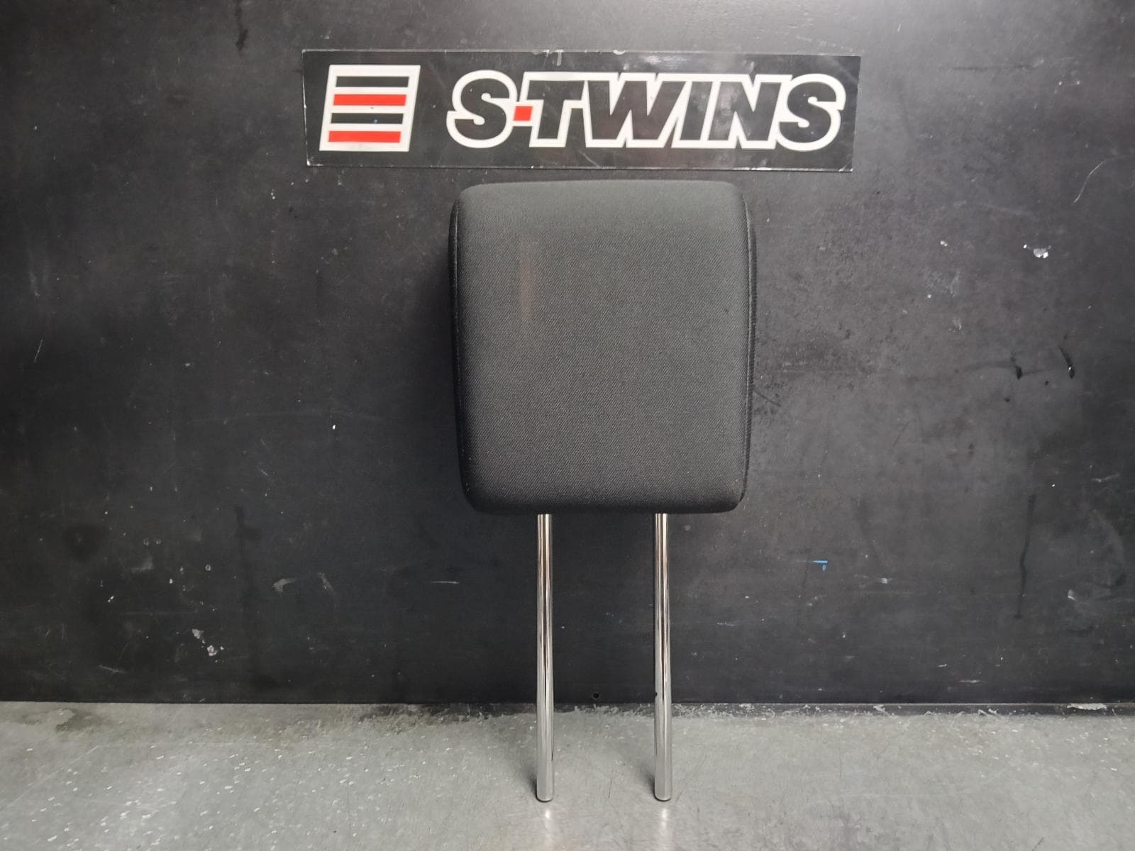 Used auto part listing image: 2021 MITSUBISHI OUTLANDER HEADREST RH REAR 3RD ROW, CLOTH, ZK-ZL, 01/15-07/21 0000423555