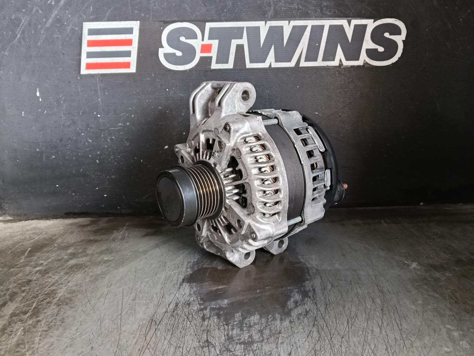 Used auto part listing image: 2014 JEEP GRANDCHEROKEE ALTERNATOR PETROL, 3.6, 180A, WK, 06/11-09/16 0000423415