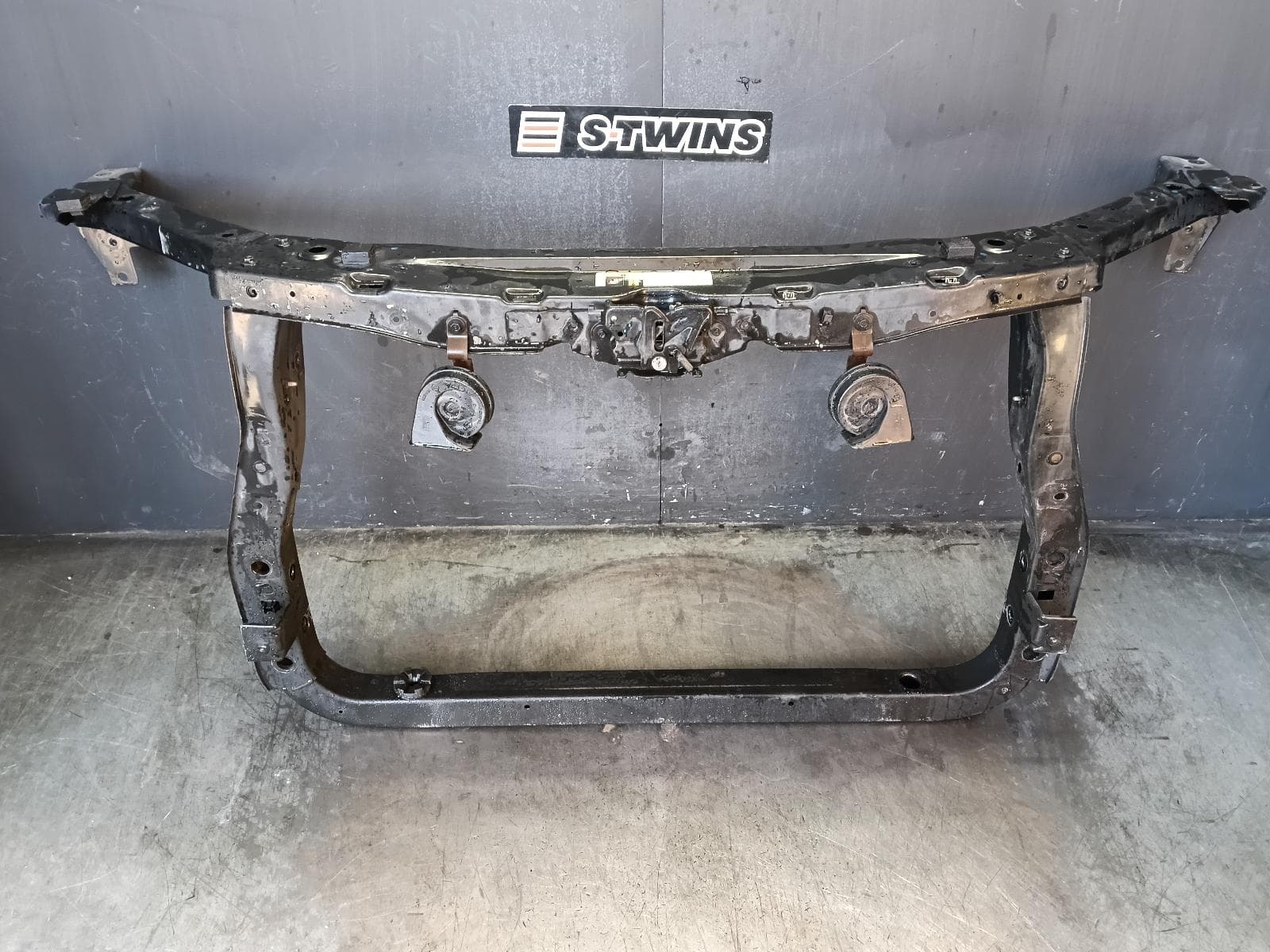Used auto part listing image: 2014 JEEP GRANDCHEROKEE RADIATOR SUPPORT PETROL, BOLT ON TYPE, WK, 10/10-02/22 0000423423