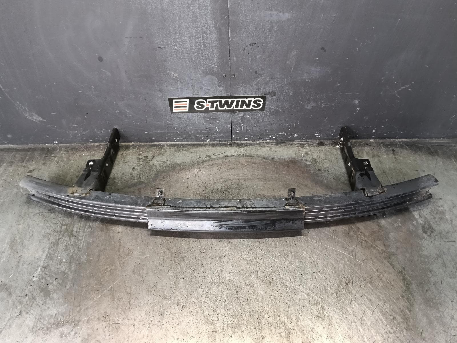 Used auto part listing image: 2014 JEEP GRANDCHEROKEE R BAR BRACKET REINFO MAIN REINFORCEMENT, WK, 10/10-02/22 0000423427