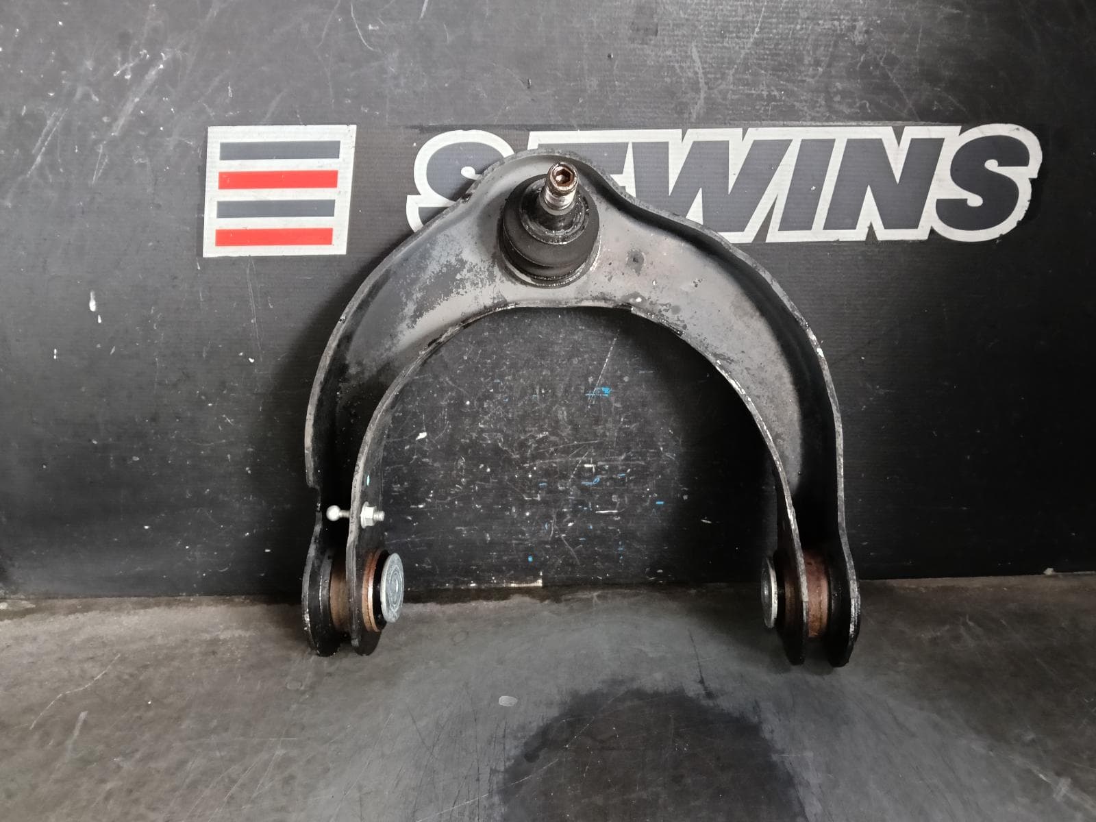 Used auto part listing image: 2014 JEEP GRANDCHEROKEE LEFT FRONT UPPER CONTROL ARM WK, 10/10-04/16 0000423432