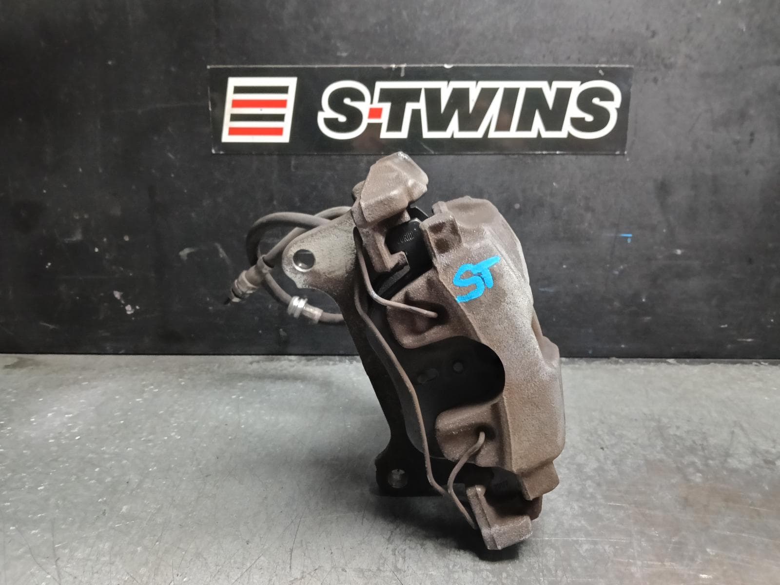 Used auto part listing image: 2015 VOLKSWAGEN TIGUAN CALIPER LH FRONT, 5N, 05/08-08/16 0000423670