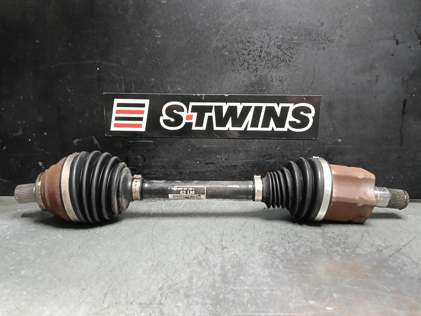 Used auto part listing image: 2015 VOLKSWAGEN TIGUAN RIGHT DRIVESHAFT REAR, 5N, 05/08-08/16 0000423673