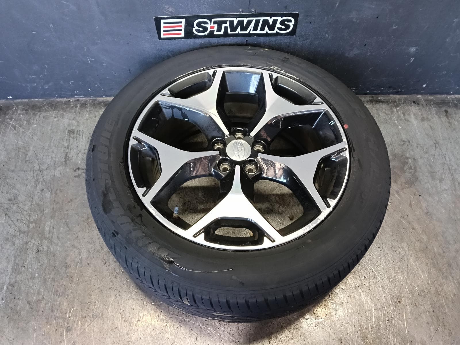 Used auto part listing image: 2013 SUBARU FORESTER WHEEL MAG FACTORY, 18X7IN, 5 Y SPOKE, SJ, 12/12-01/16 0000423614