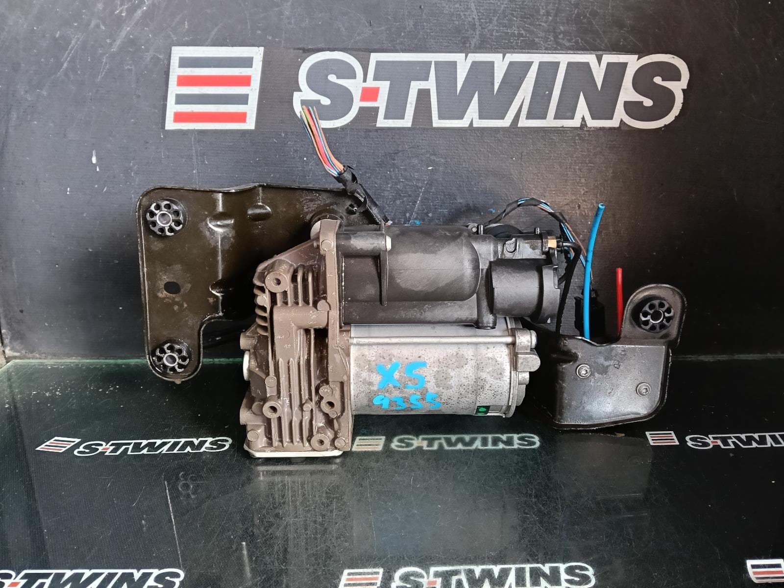 Used auto part listing image: 2012 BMW X5 AIR RIDE COMPRESSOR E70, 12/06-08/13 0000423445