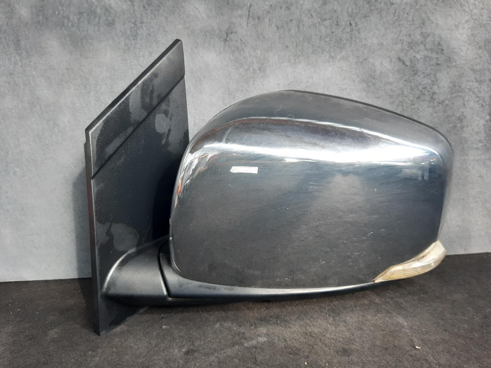 Used auto part listing image: 2009 CHRYSLER VOYAGER LEFT DOOR MIRROR RT, CHROME, W/ INDICATOR TYPE, 03/08-12/14 0000085822