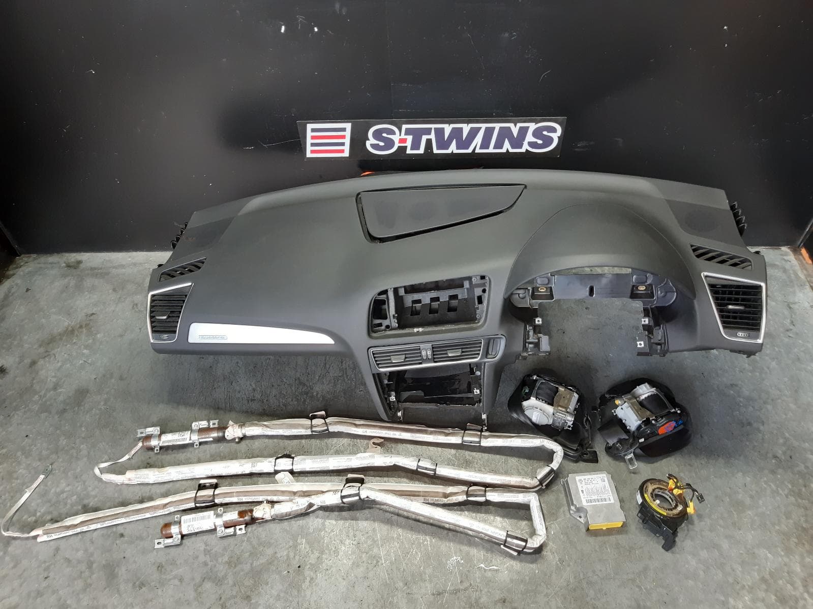 Used auto part listing image: 2015 AUDI Q5 AIRBAG ASSEMBLY DUAL AIRBAG ASSY, 8R, 03/09-01/17 0000115667